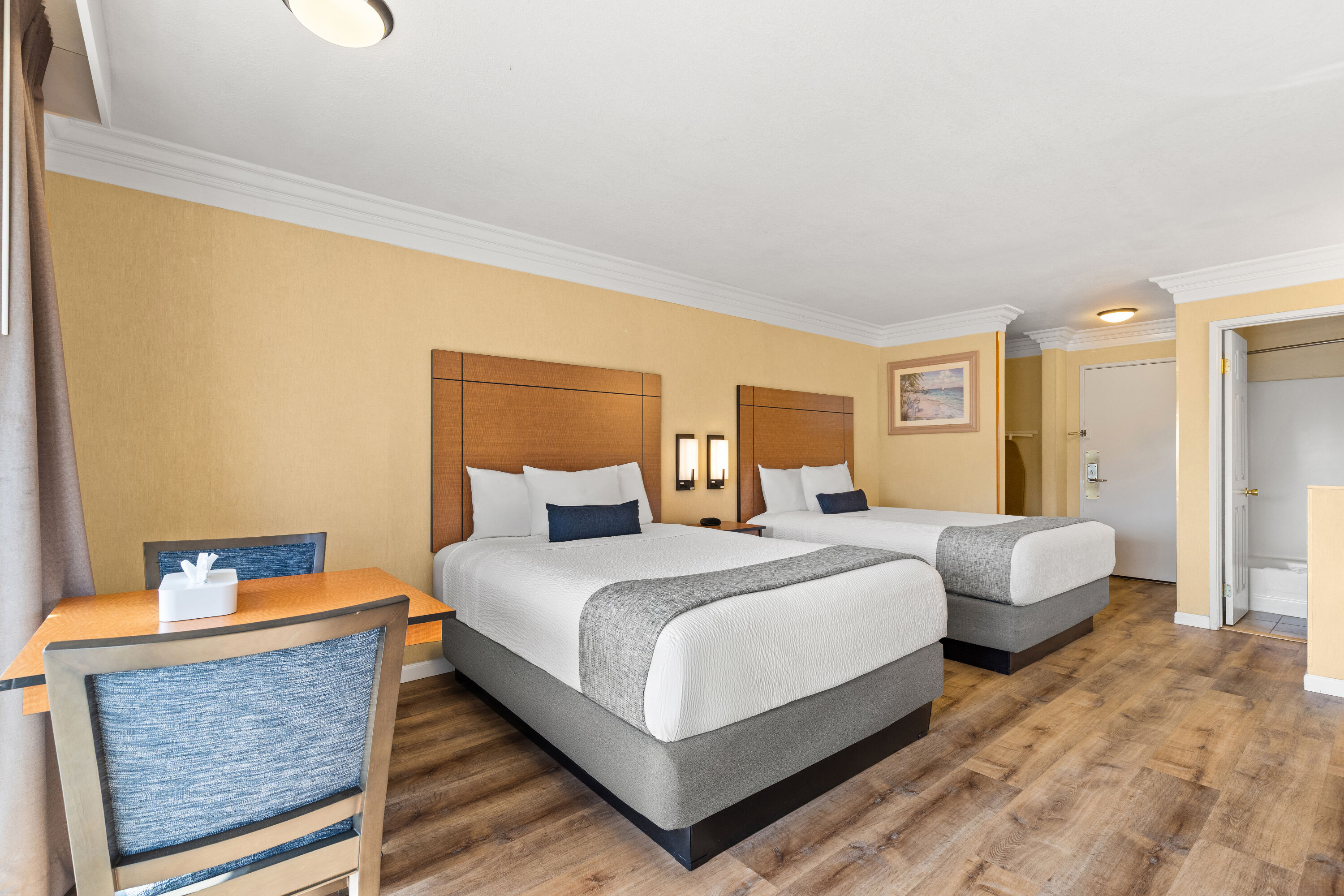 Double bed guest room at the Travelodge by Wyndham San Clemente Beach in San Clemente, California