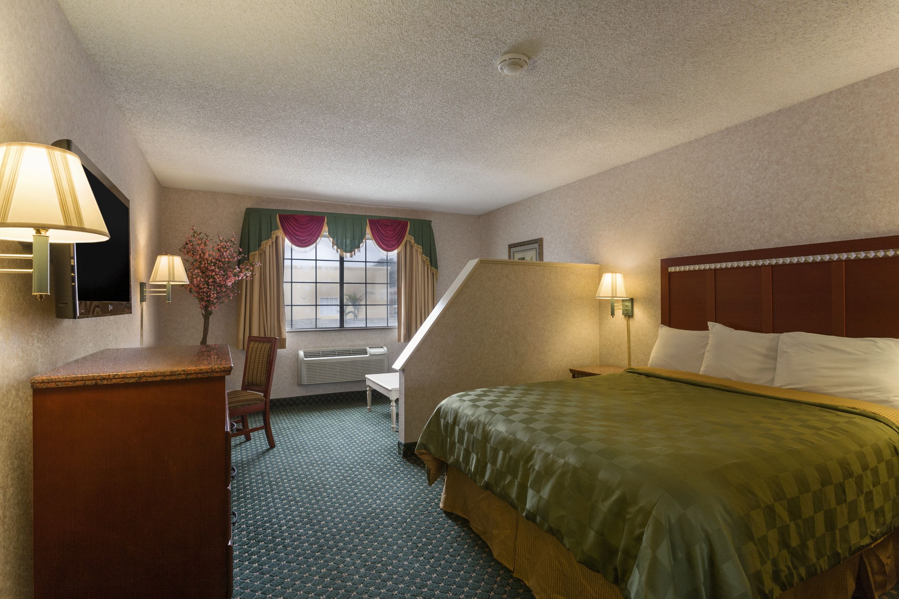 Travelodge Wyndham Santa Clarita Valencia Santa Clarita  Hotels