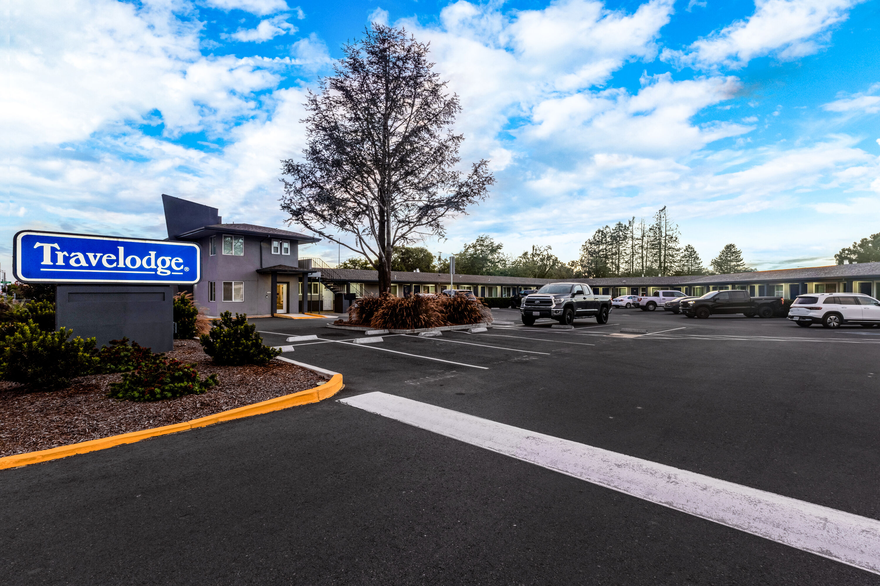 Exterior Day Image of Travelodge by Wyndham Santa Rosa Wine Country hotel in Santa Rosa, California