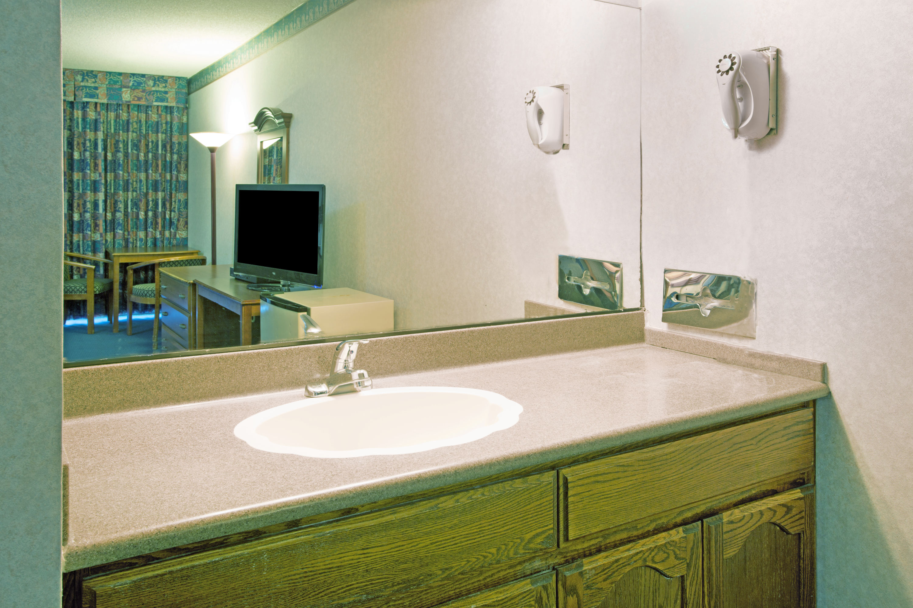 Guest room at the Travelodge by Wyndham Sunset-Huntington Beach Ocean Front in Sunset Beach, California