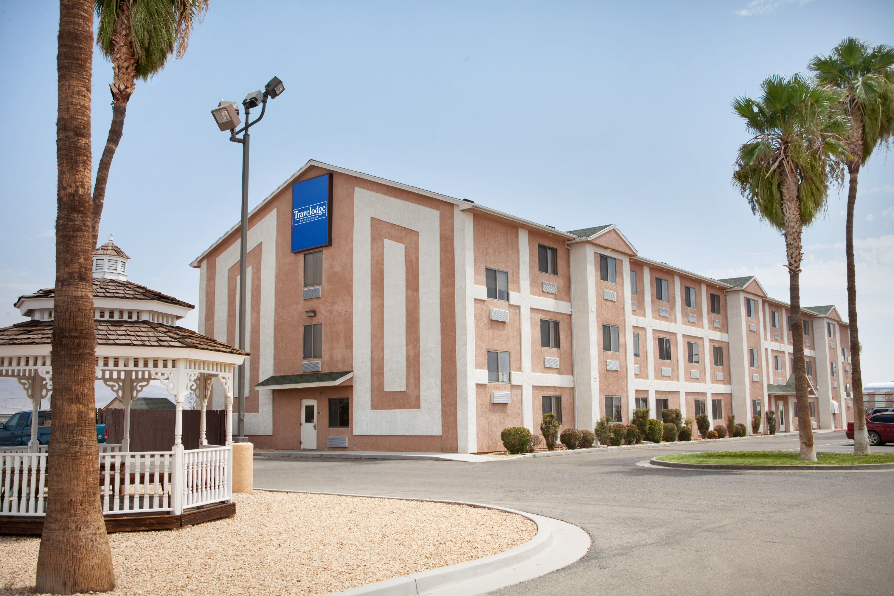 Exterior of Travelodge by Wyndham Yermo hotel in Yermo, California