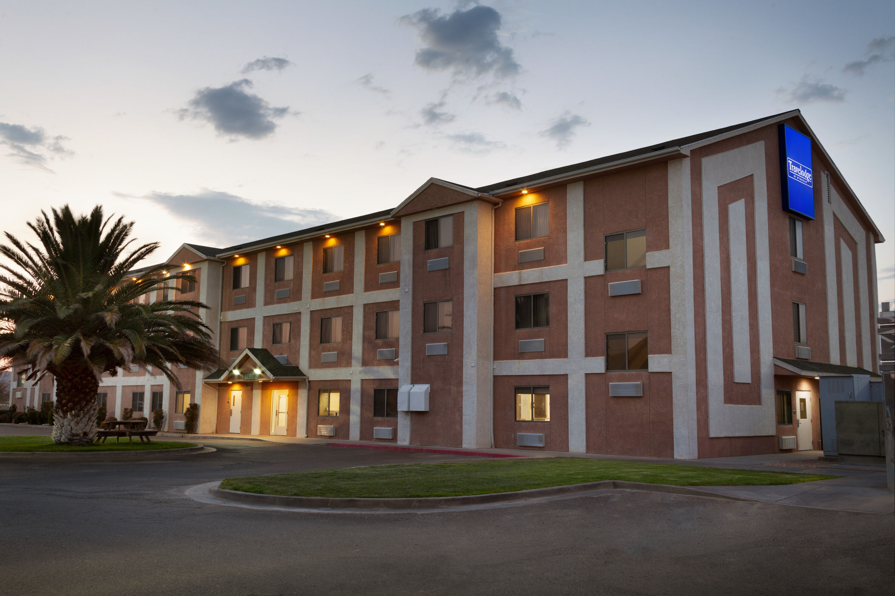 Exterior of Travelodge by Wyndham Yermo hotel in Yermo, California