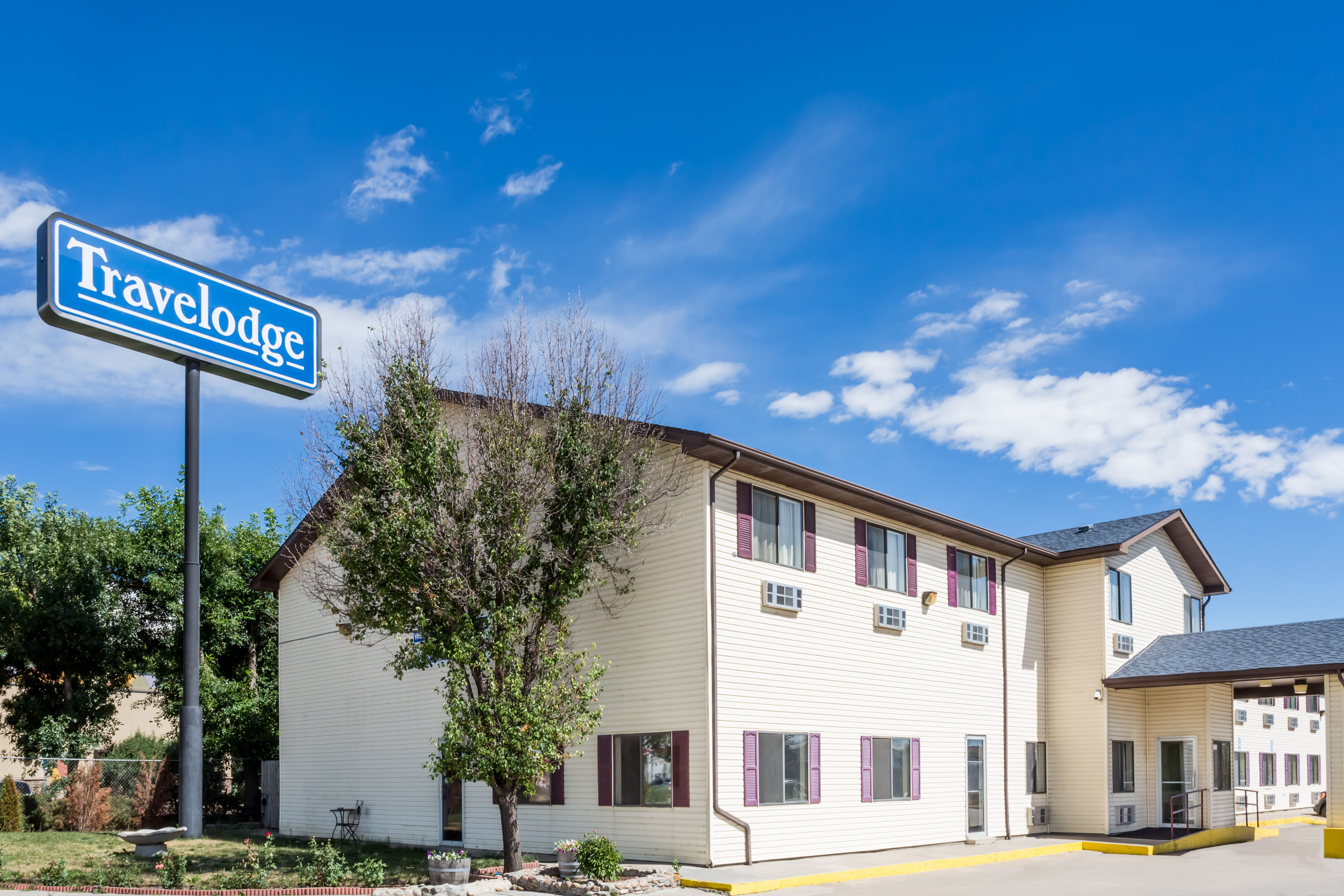 Exterior Day Image of Travelodge by Wyndham Longmont hotel in Longmont, Colorado