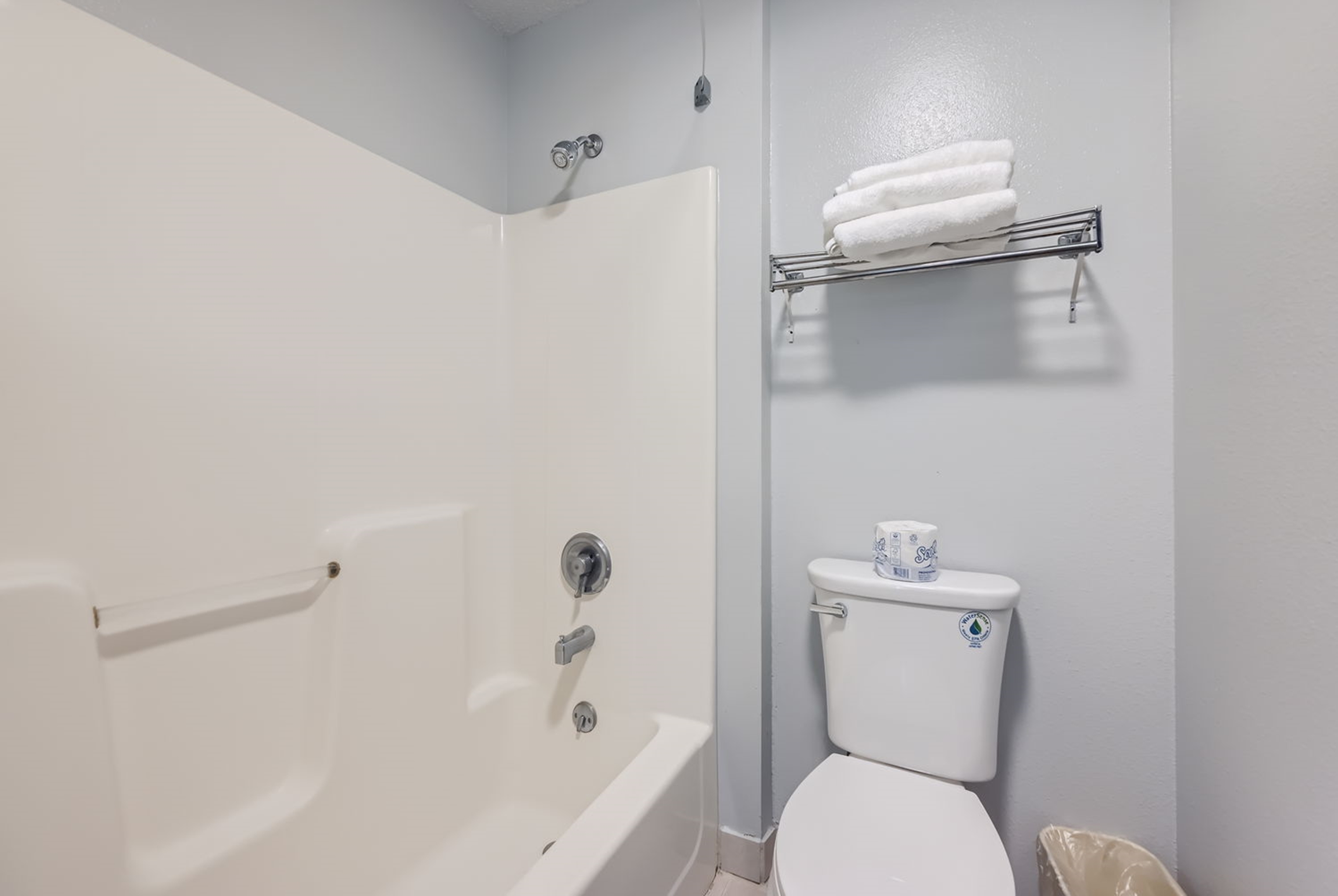 Guest room bath at the Travelodge by Wyndham Longmont in Longmont, Colorado