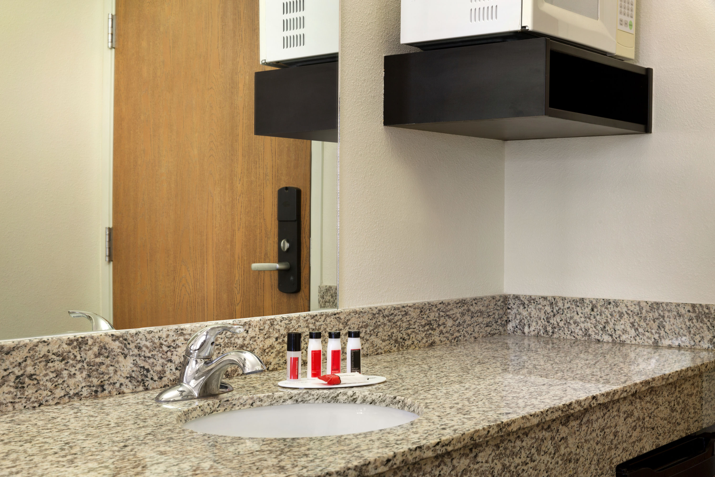 Guest room bath at the Travelodge by Wyndham Yampa in Yampa, Colorado