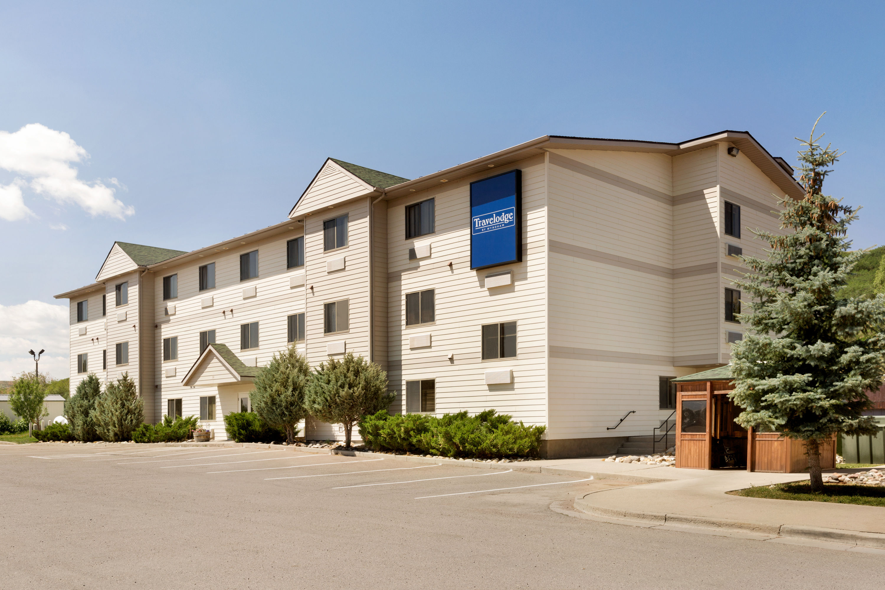 Exterior of Travelodge by Wyndham Yampa hotel in Yampa, Colorado