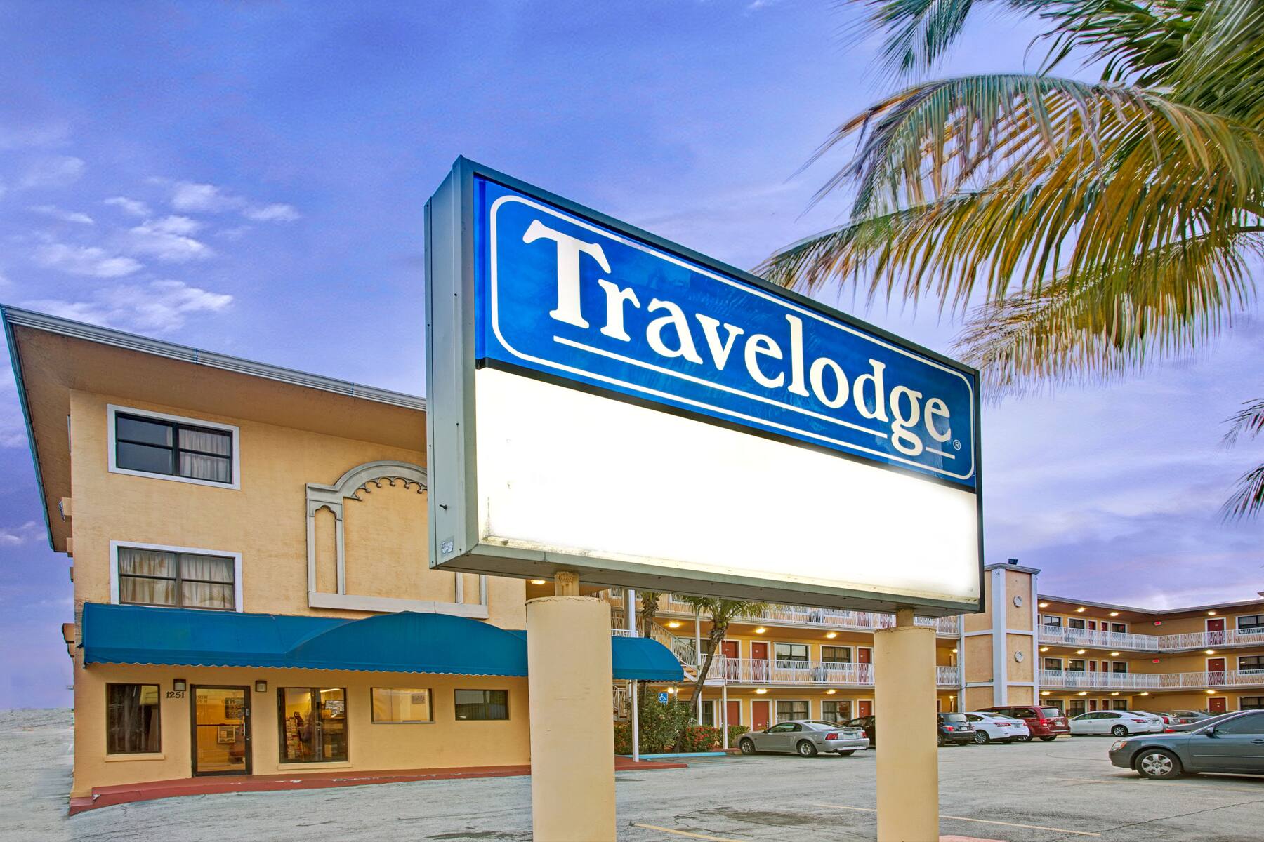 Exterior of Travelodge Fort Lauderdale hotel in Fort Lauderdale, Florida Exterior of Travelodge Fort Lauderdale hotel in Fort Lauderdale, Florida