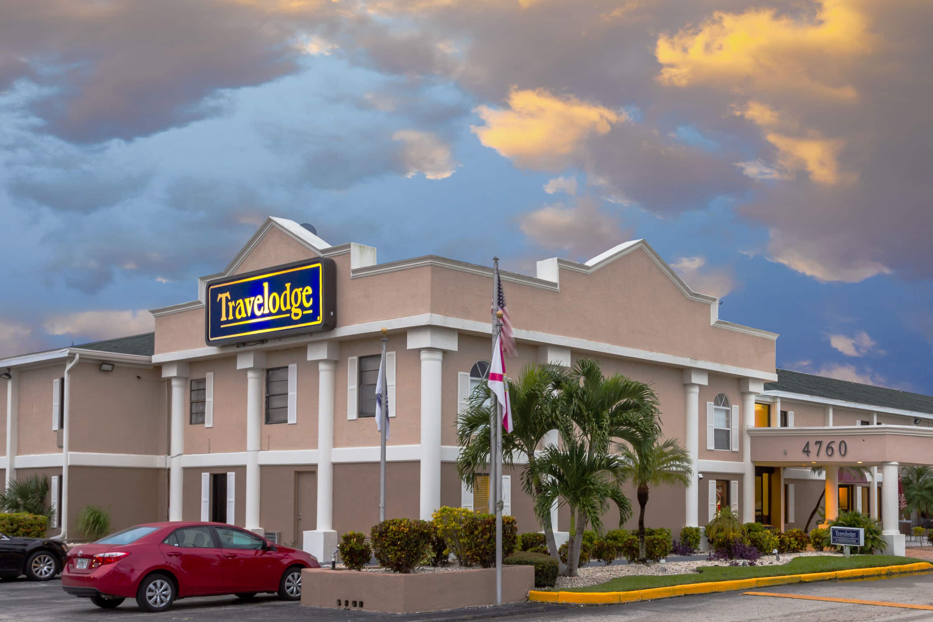 Travelodge by Wyndham Fort Myers Fort Myers, FL Hotels