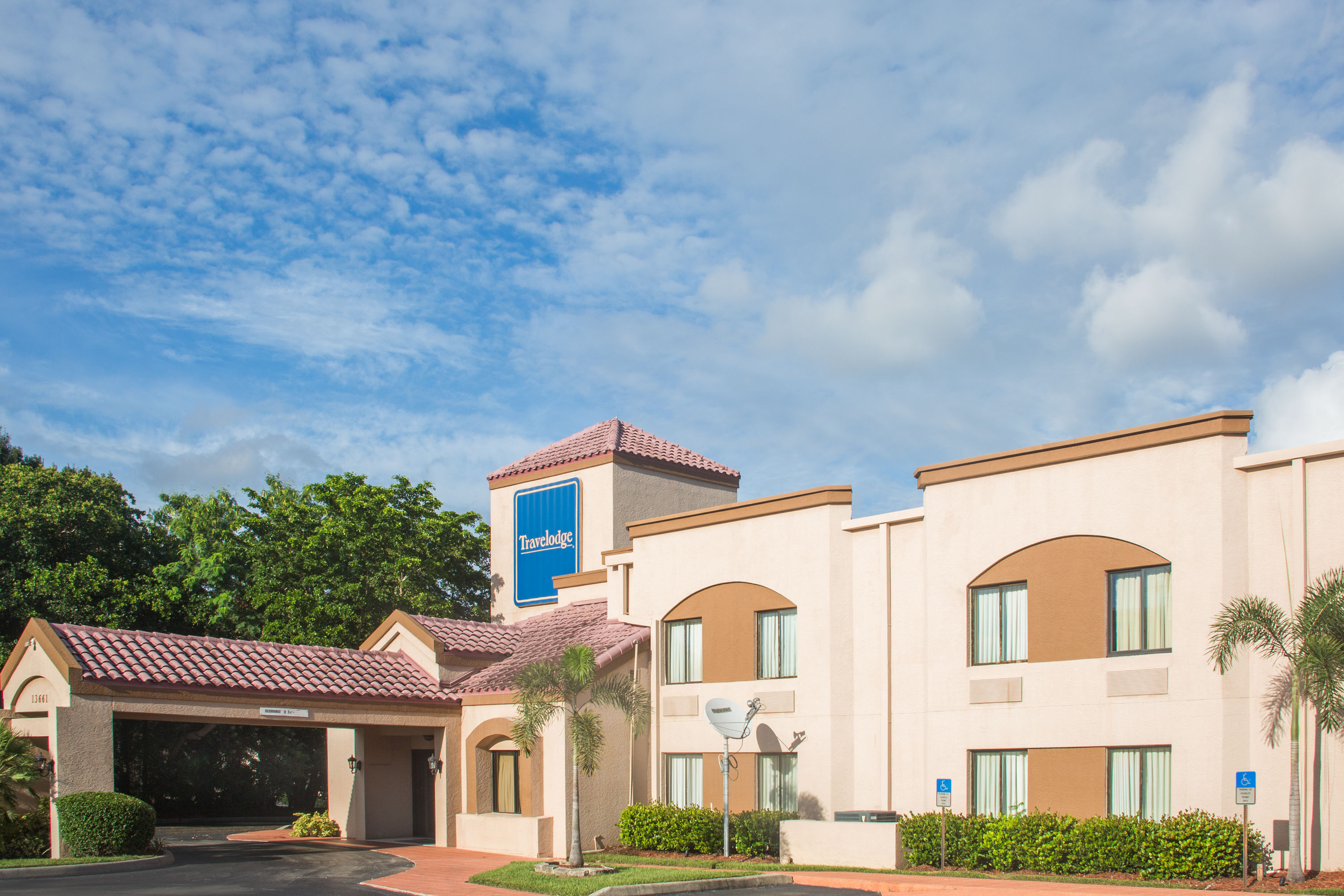 Travelodge By Wyndham Fort Myers Airport Fort Myers Fl Hotels
