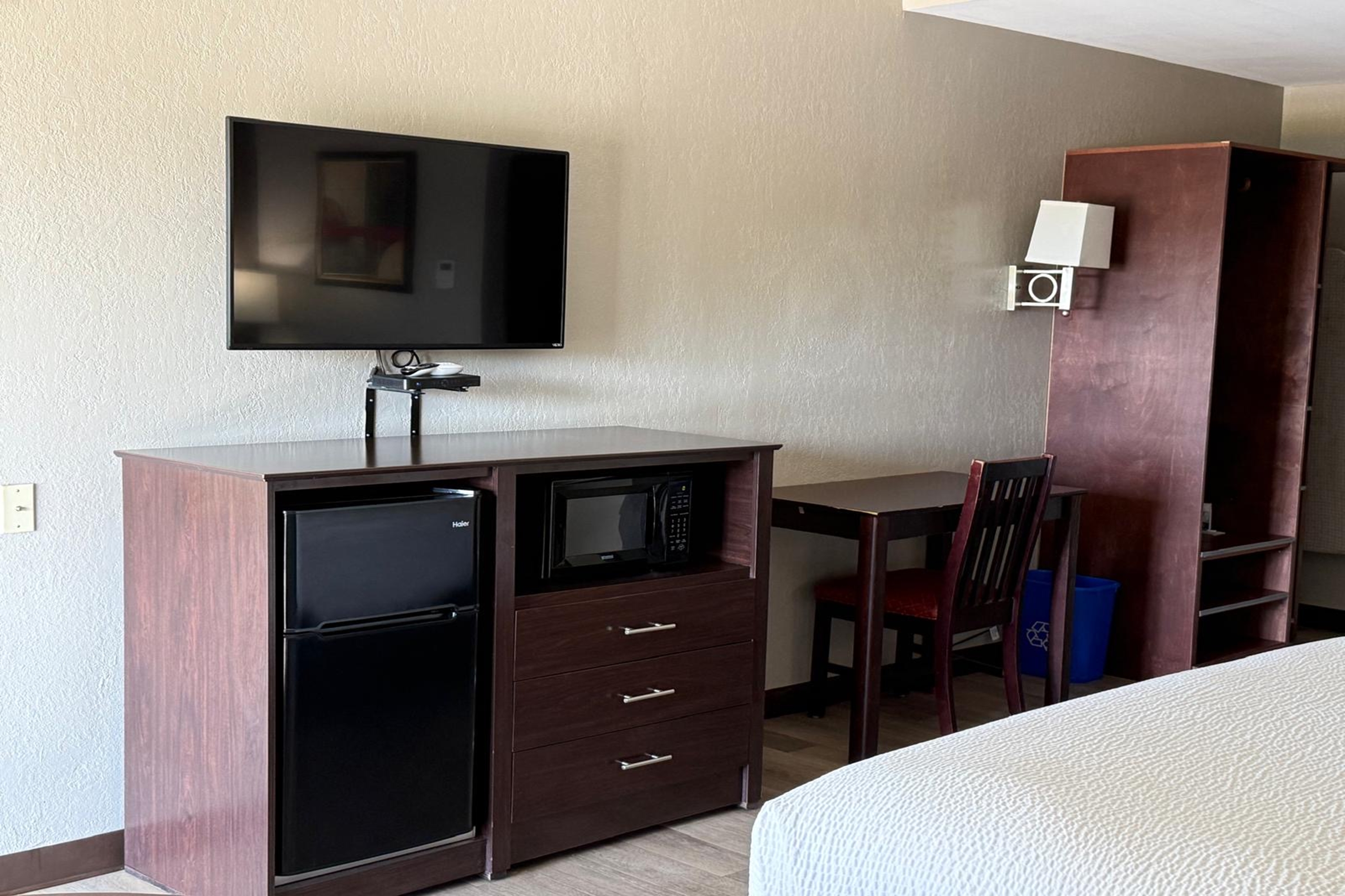 Guest room at the Travelodge by Wyndham Lakeland in Lakeland, Florida