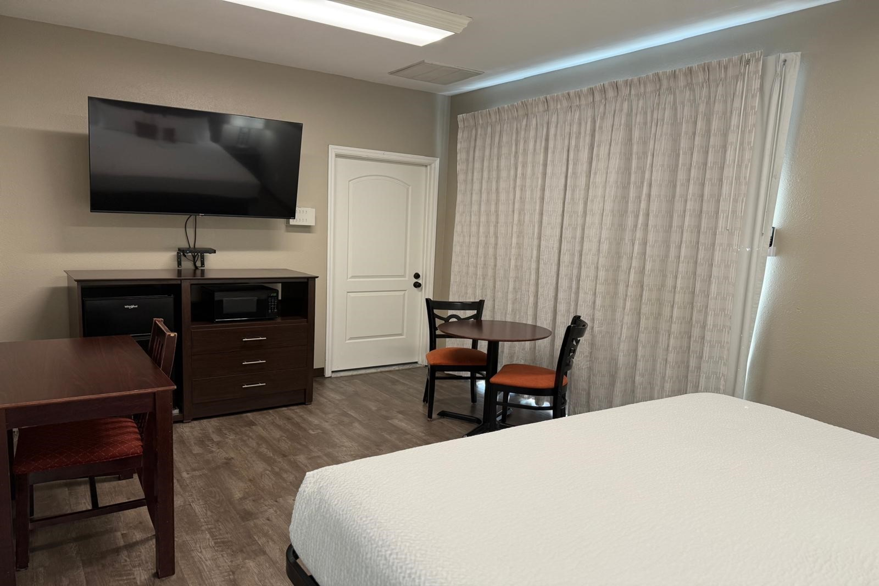 Guest room at the Travelodge by Wyndham Lakeland in Lakeland, Florida