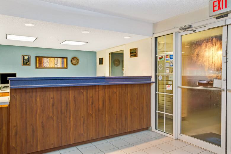 Travelodge Suites By Wyndham Macclenny Hotels Fl 32063 Travelodge Suites By Wyndham Macclenny Hotel Lobby In Florida