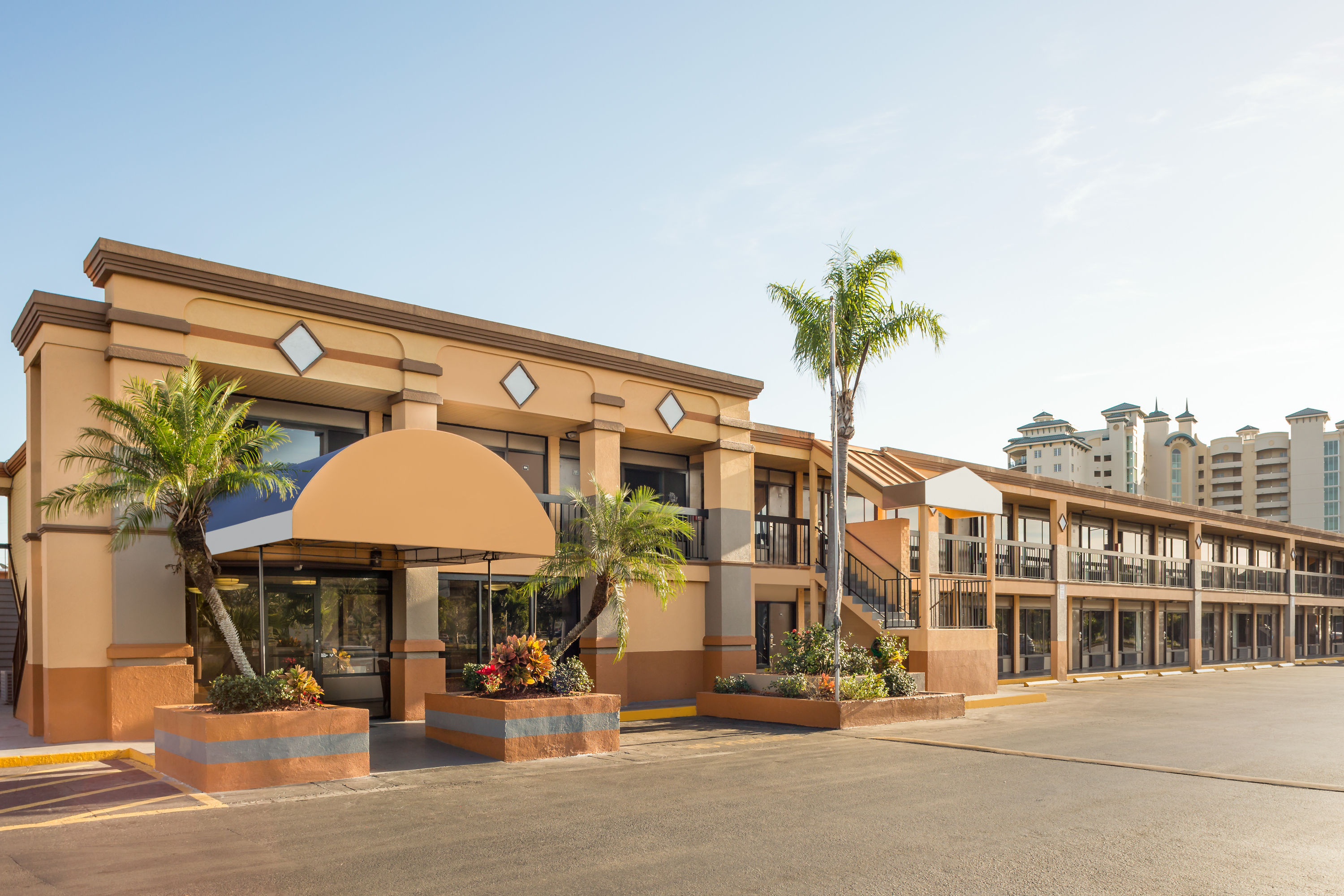 Exterior Day Image of Travelodge by Wyndham Fort Myers North hotel in North Fort Myers, Florida