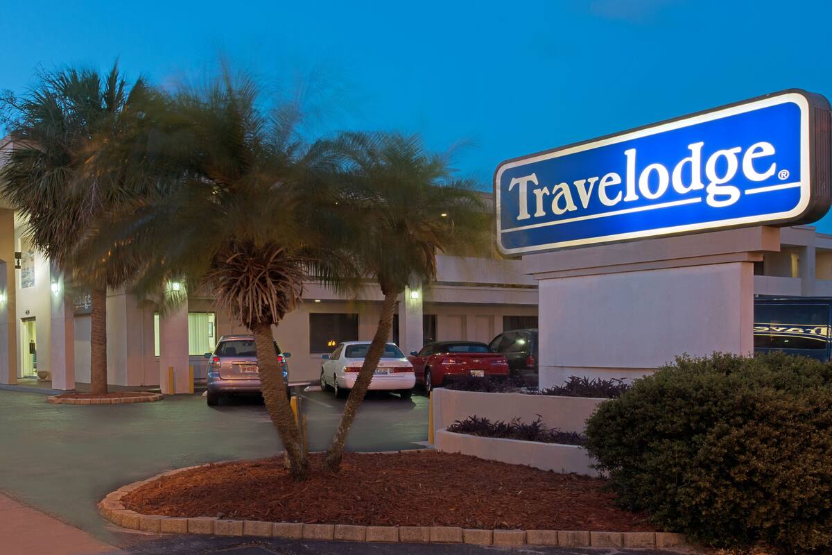 Travelodge Orlando Downtown Centroplex Hotels Fl 32801 Exterior Of Travelodge Orlando Downtown Centroplex Hotel In Florida