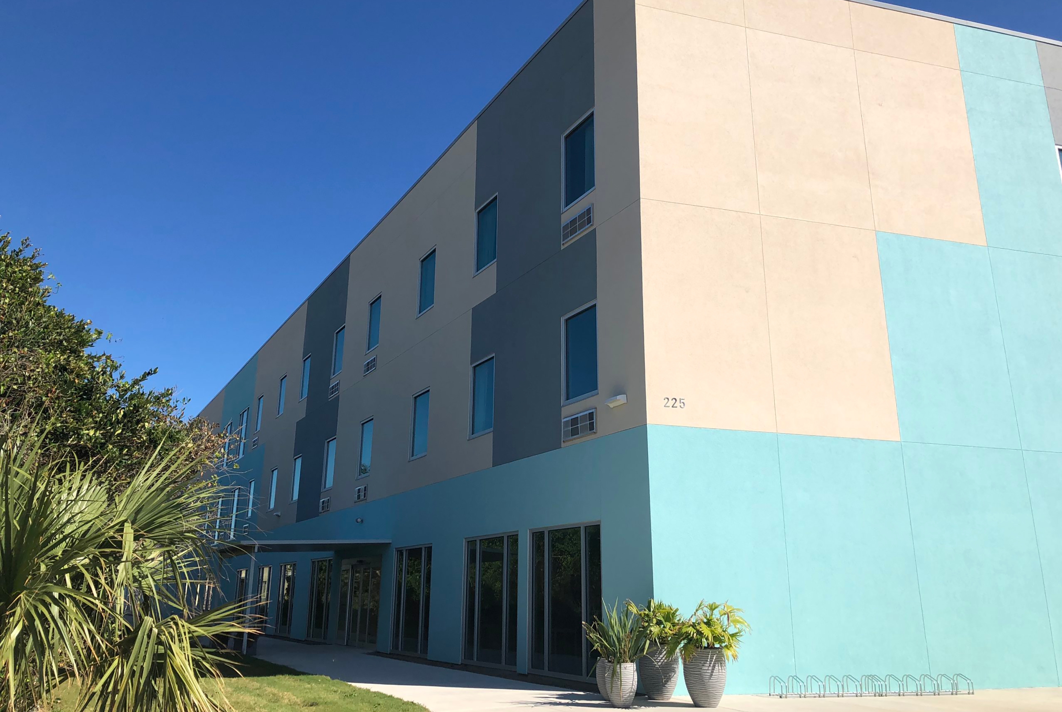 Travelodge By Wyndham Panama City Beach Beachfront Panama City Beach Fl Hotels