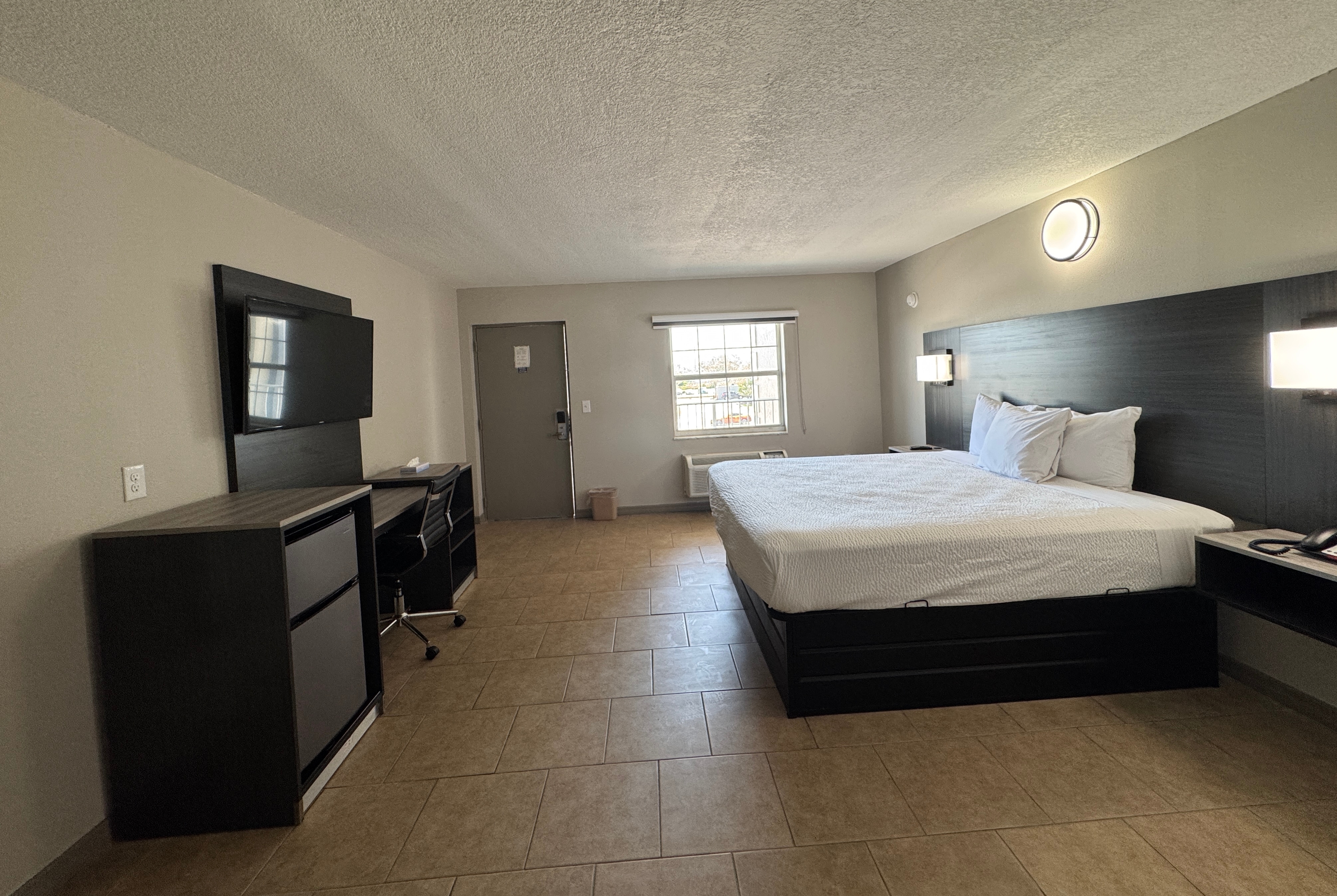 Guest room at the Travelodge by Wyndham Venice in Venice, Florida