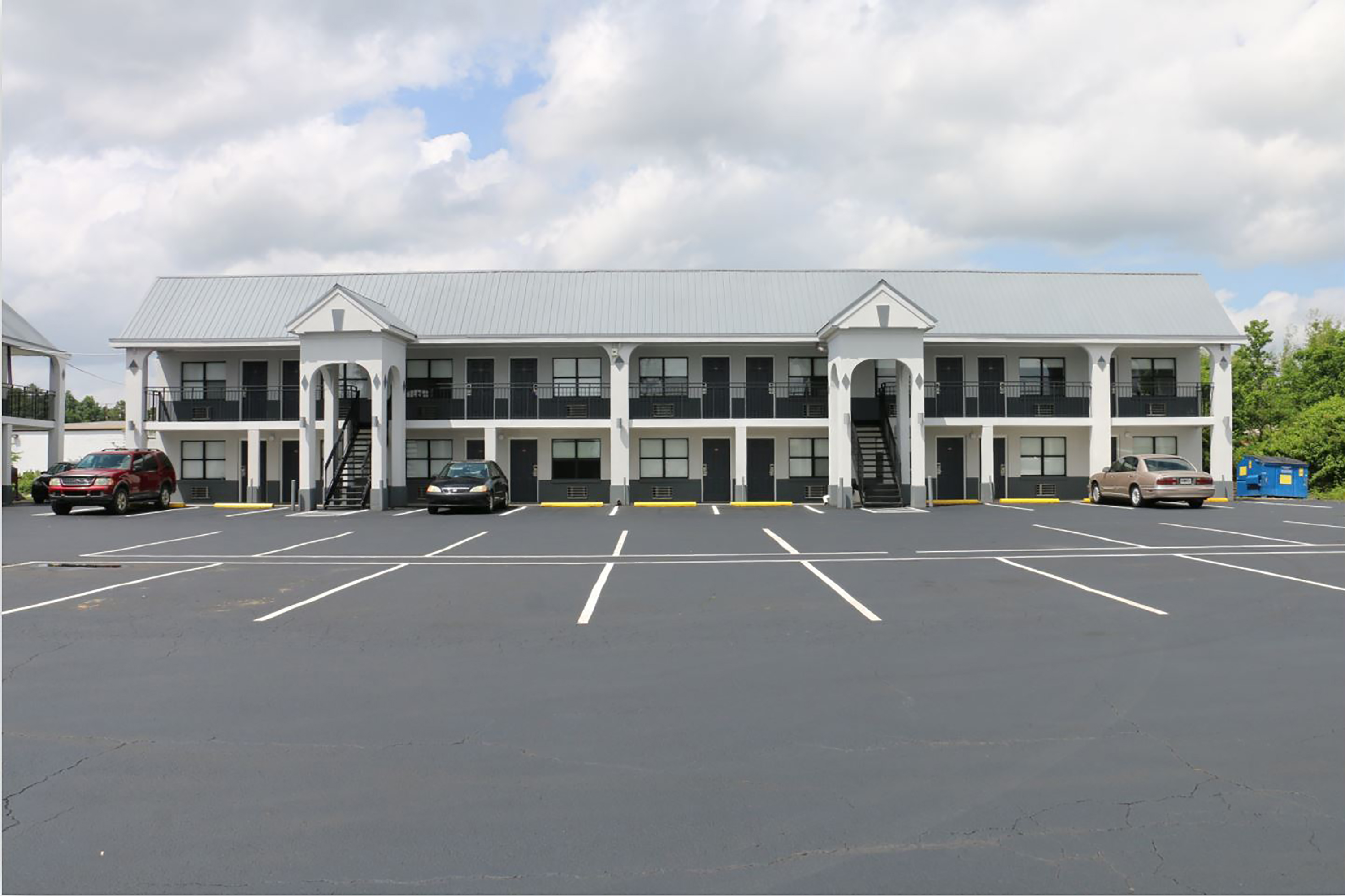 Exterior of Travelodge by Wyndham Calhoun South I-75 hotel in Calhoun, Georgia