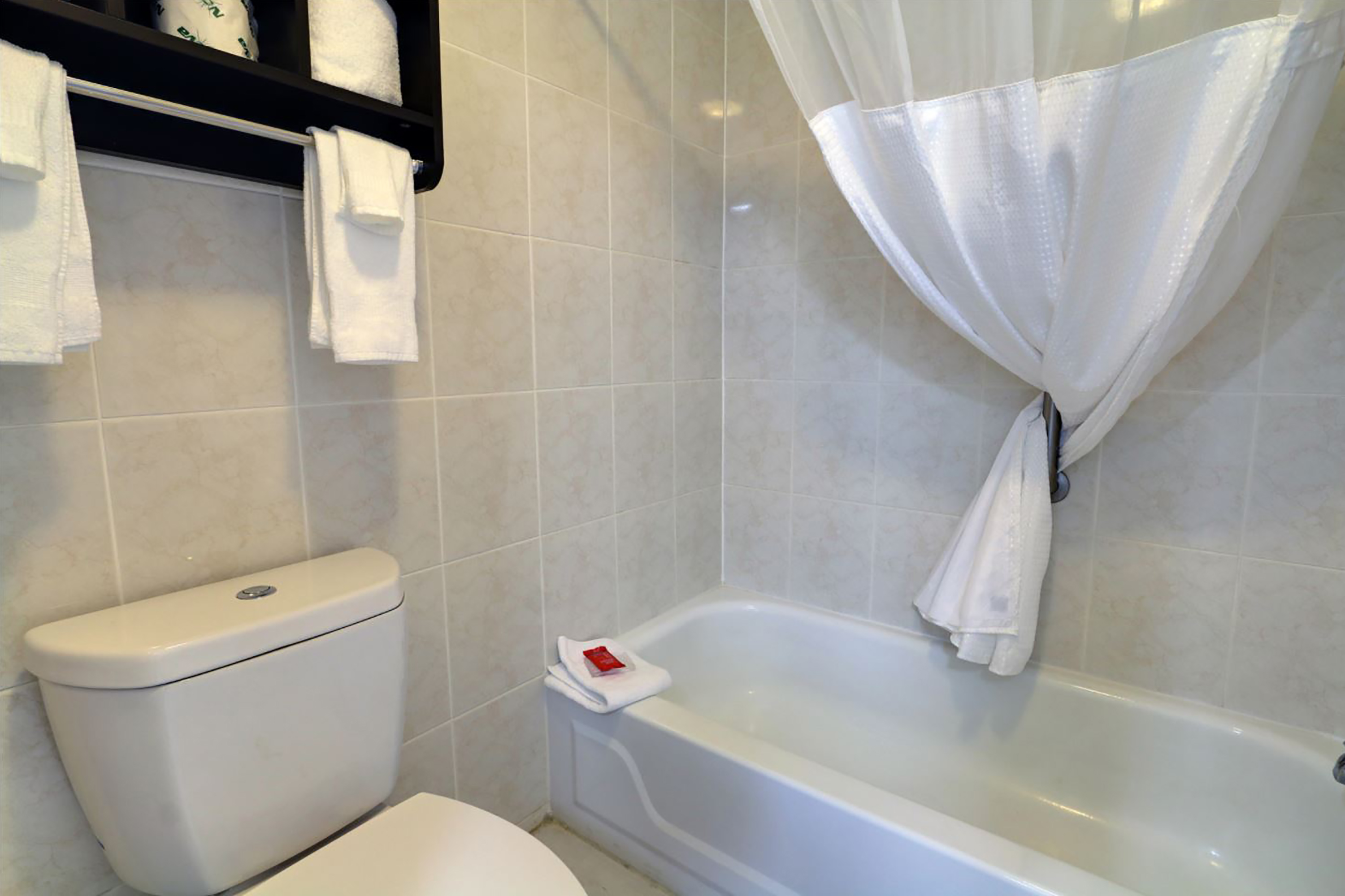 Guest room bath at the Travelodge by Wyndham Calhoun South I-75 in Calhoun, Georgia