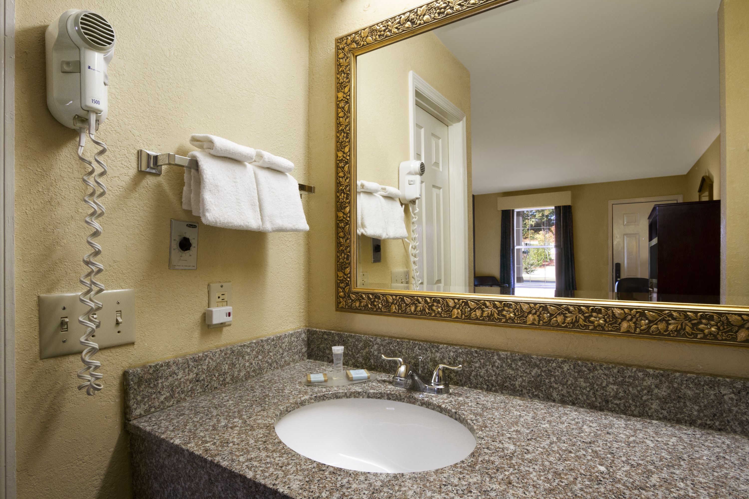 Travelodge By Wyndham Covington Covington Ga Hotels
