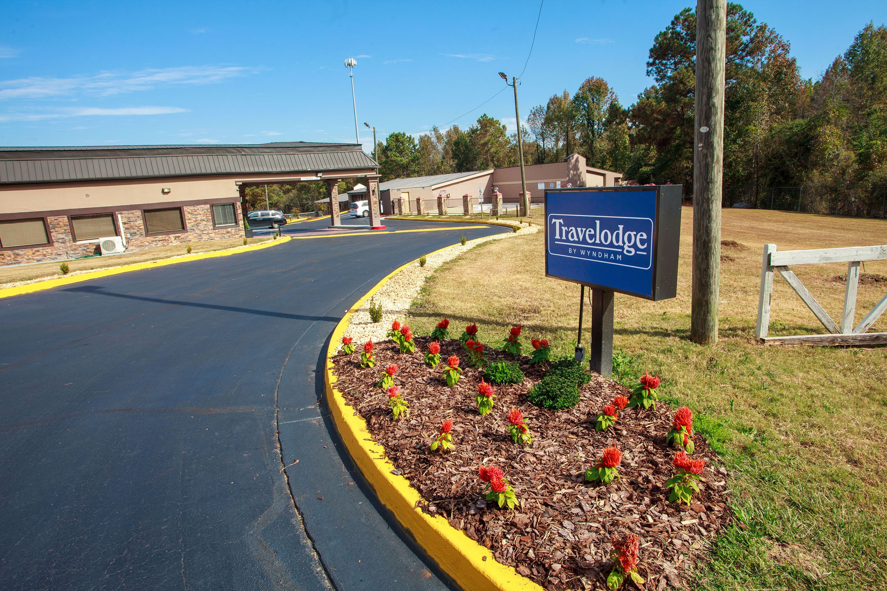 Exterior of Travelodge by Wyndham Macon West hotel in Macon, Georgia