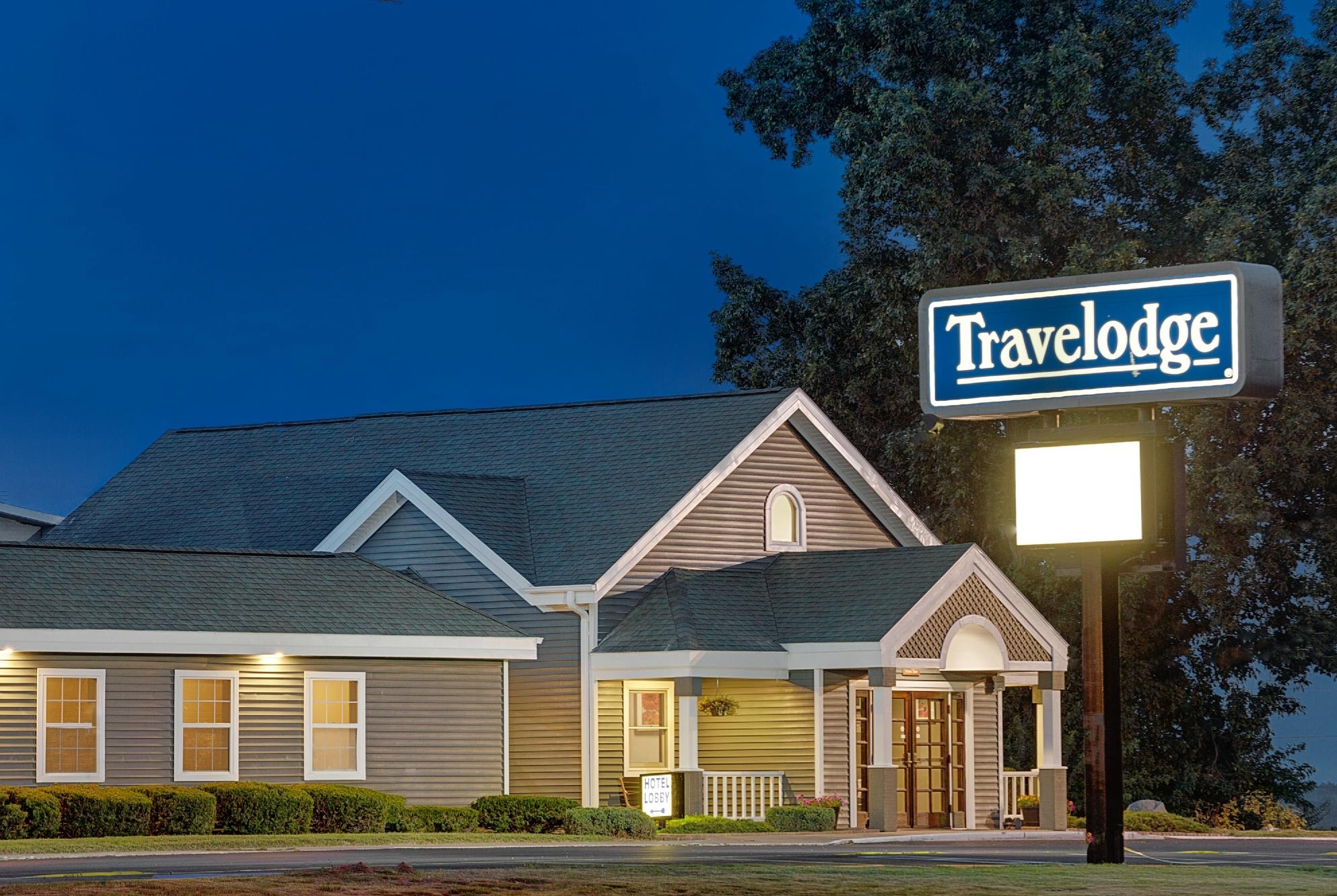 Travelodge by Wyndham Iowa City Iowa City, IA Hotels