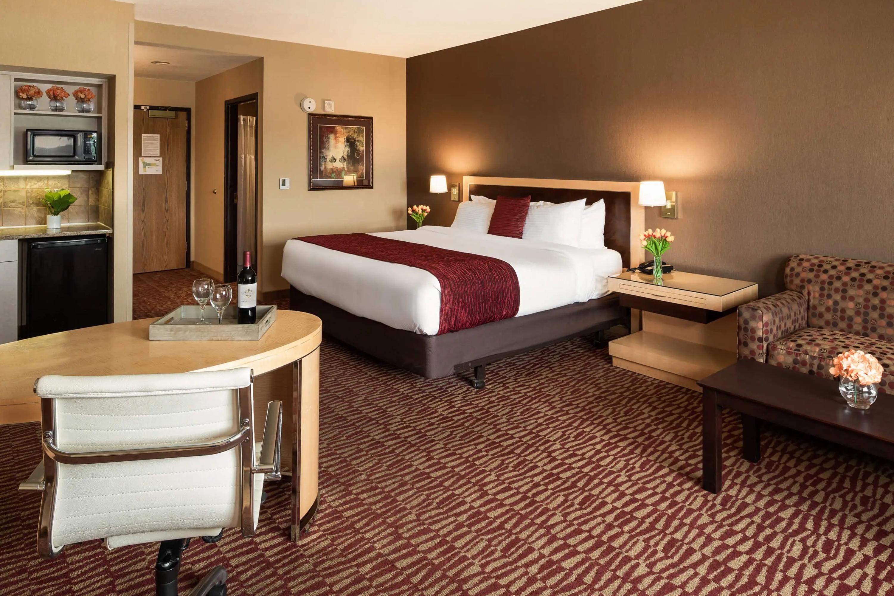 Guest room at the Lakeside Hotel Casino, a Travelodge by Wyndham in Osceola, Iowa