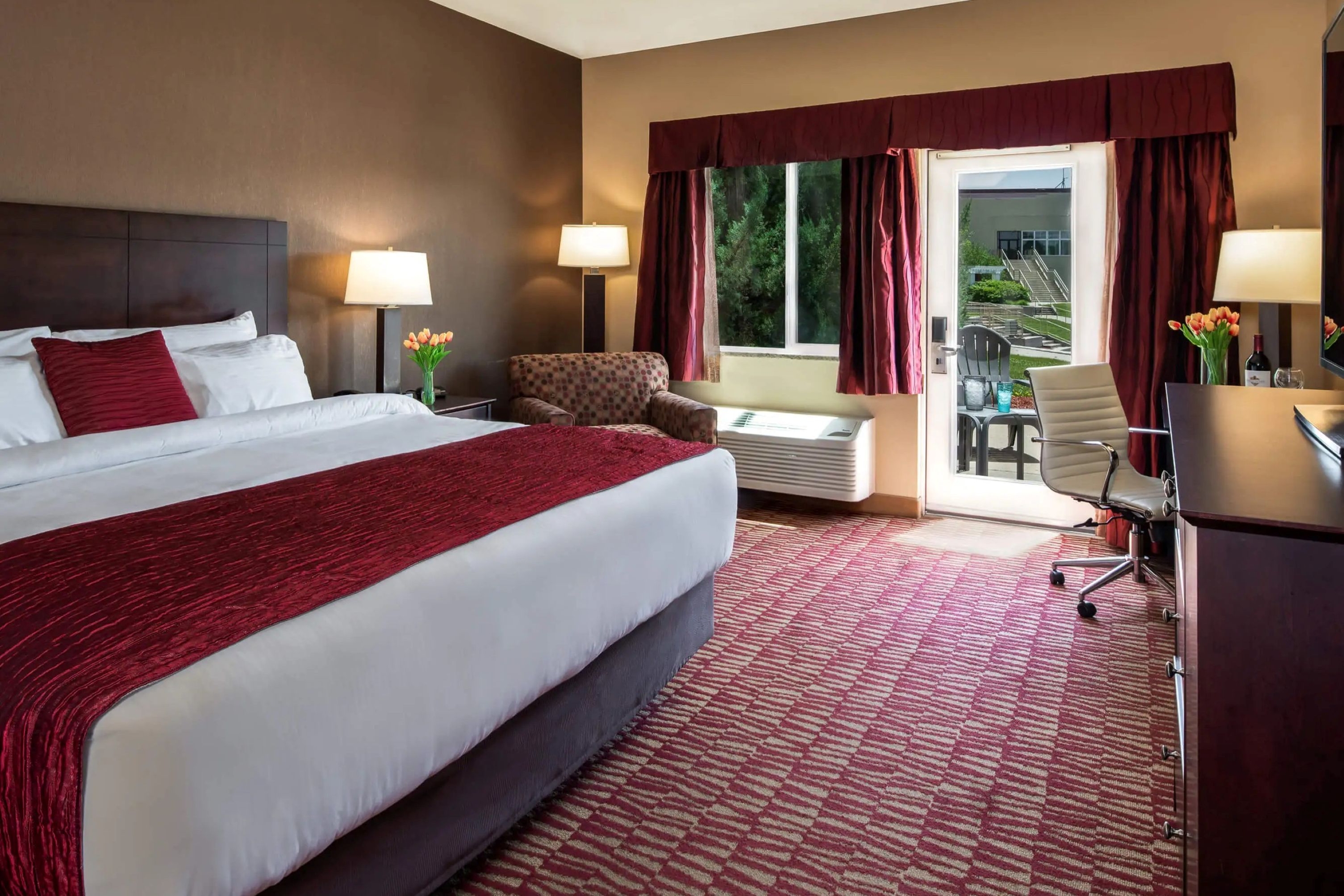 Guest room at the Lakeside Hotel Casino, a Travelodge by Wyndham in Osceola, Iowa