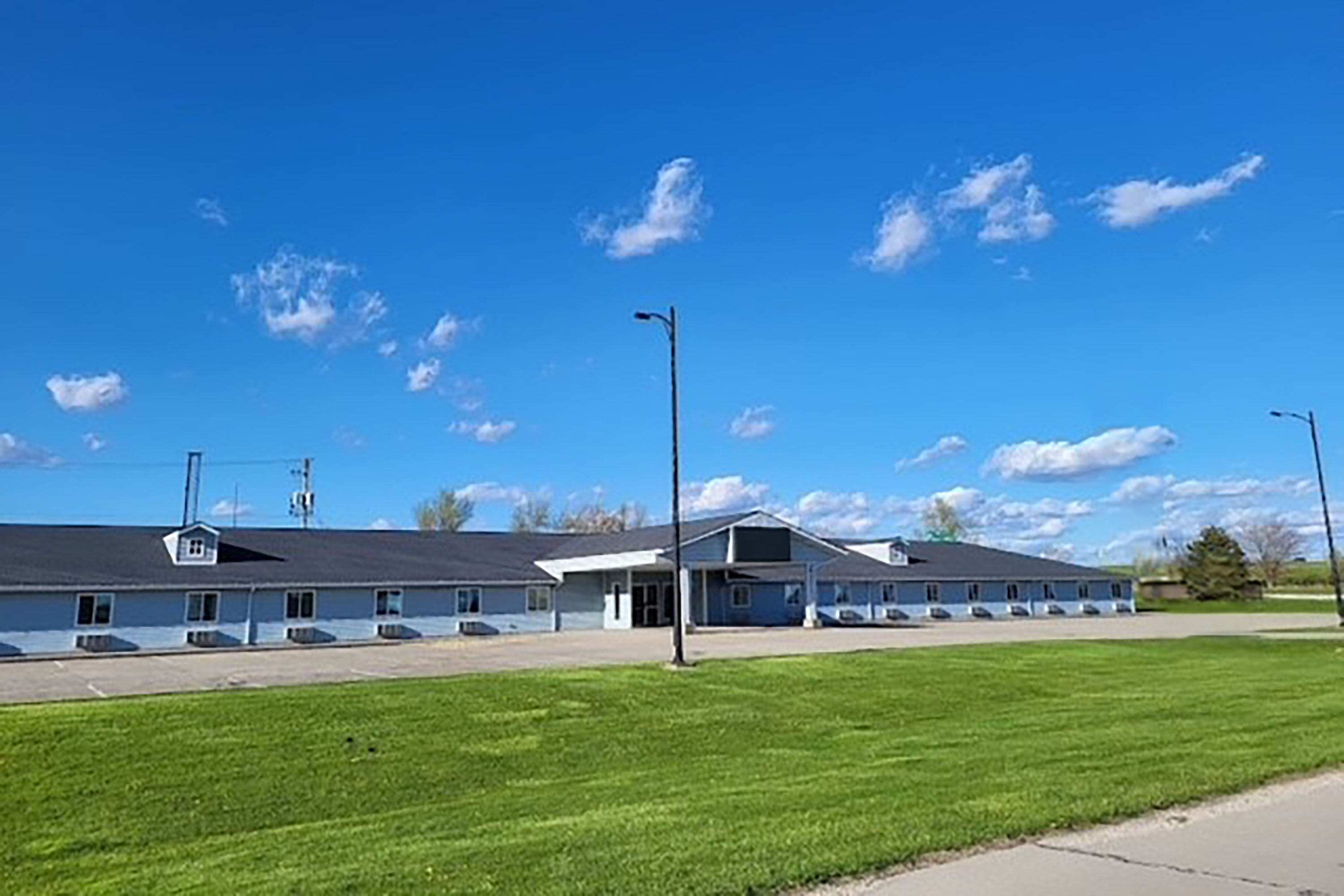 Exterior of Travelodge by Wyndham Atlanta, Illinois hotel in Atlanta, Illinois