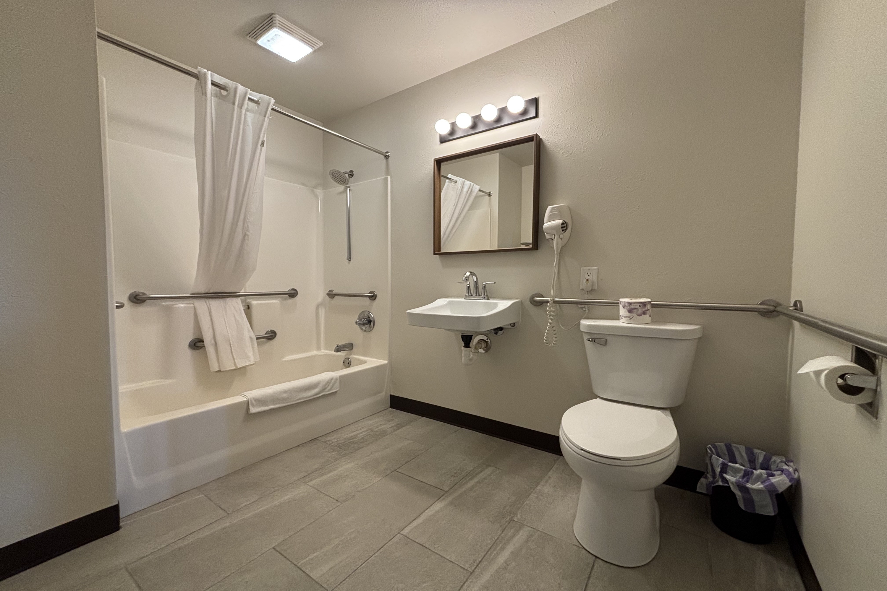 Guest room bath at the Travelodge by Wyndham Atlanta, Illinois in Atlanta, Illinois