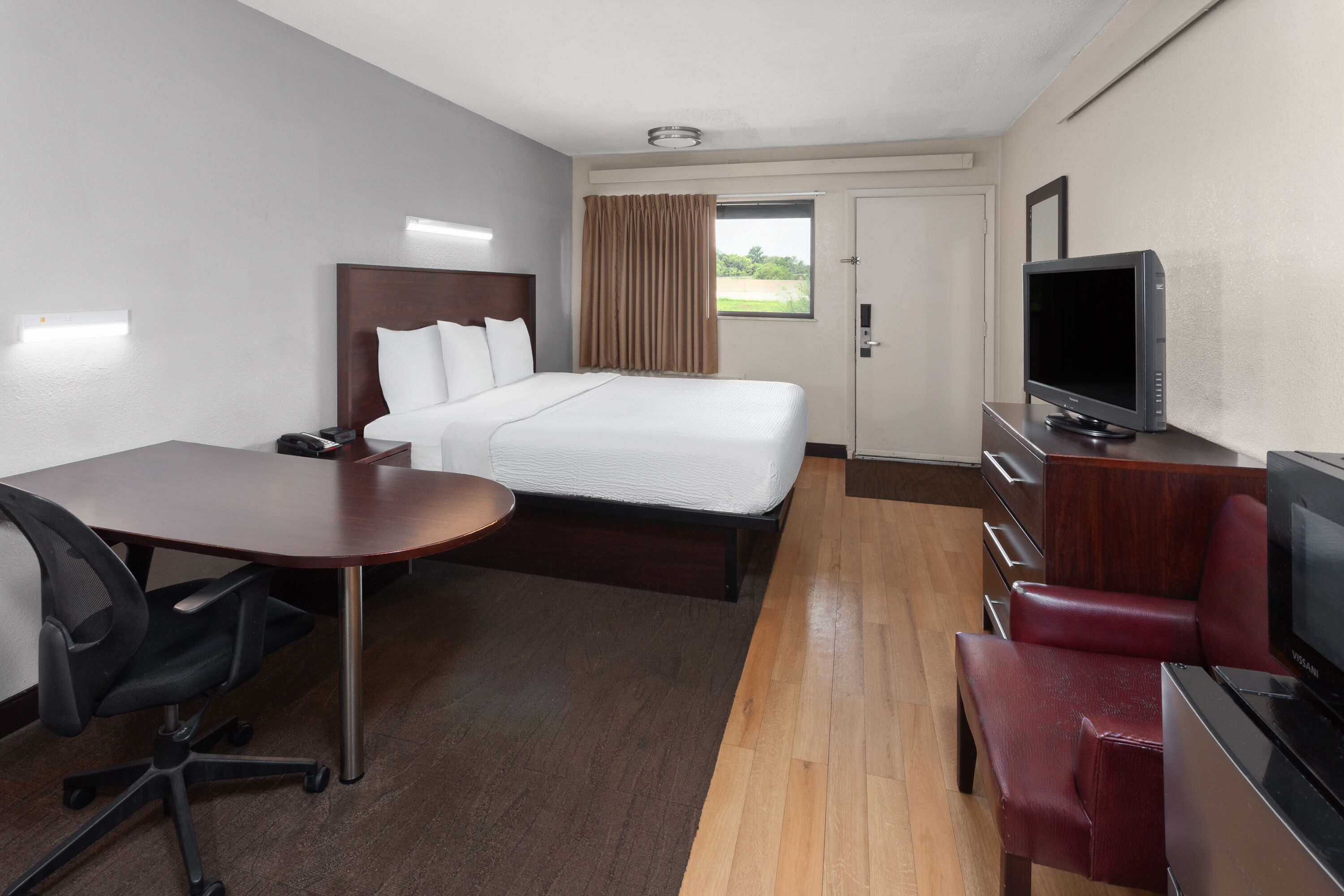 Guest room at the Travelodge by Wyndham Peoria in Peoria, Illinois