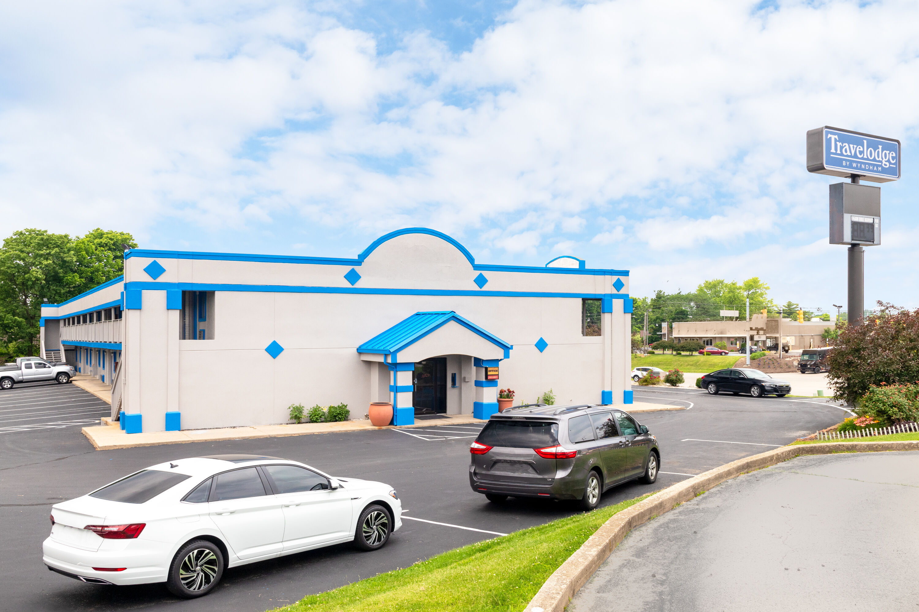 Exterior Day Image of Travelodge by Wyndham Richmond IN hotel in Richmond, Indiana