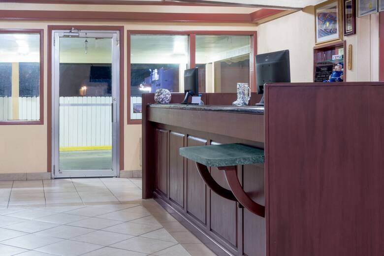 Travelodge Dodge City hotel lobby in Dodge City, Kansas