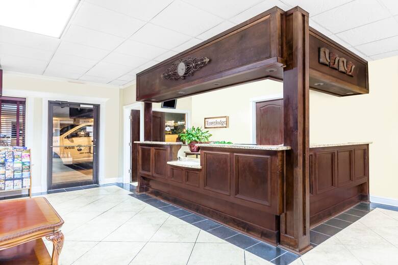 Travelodge Shreveport LA hotel lobby in Shreveport, Louisiana