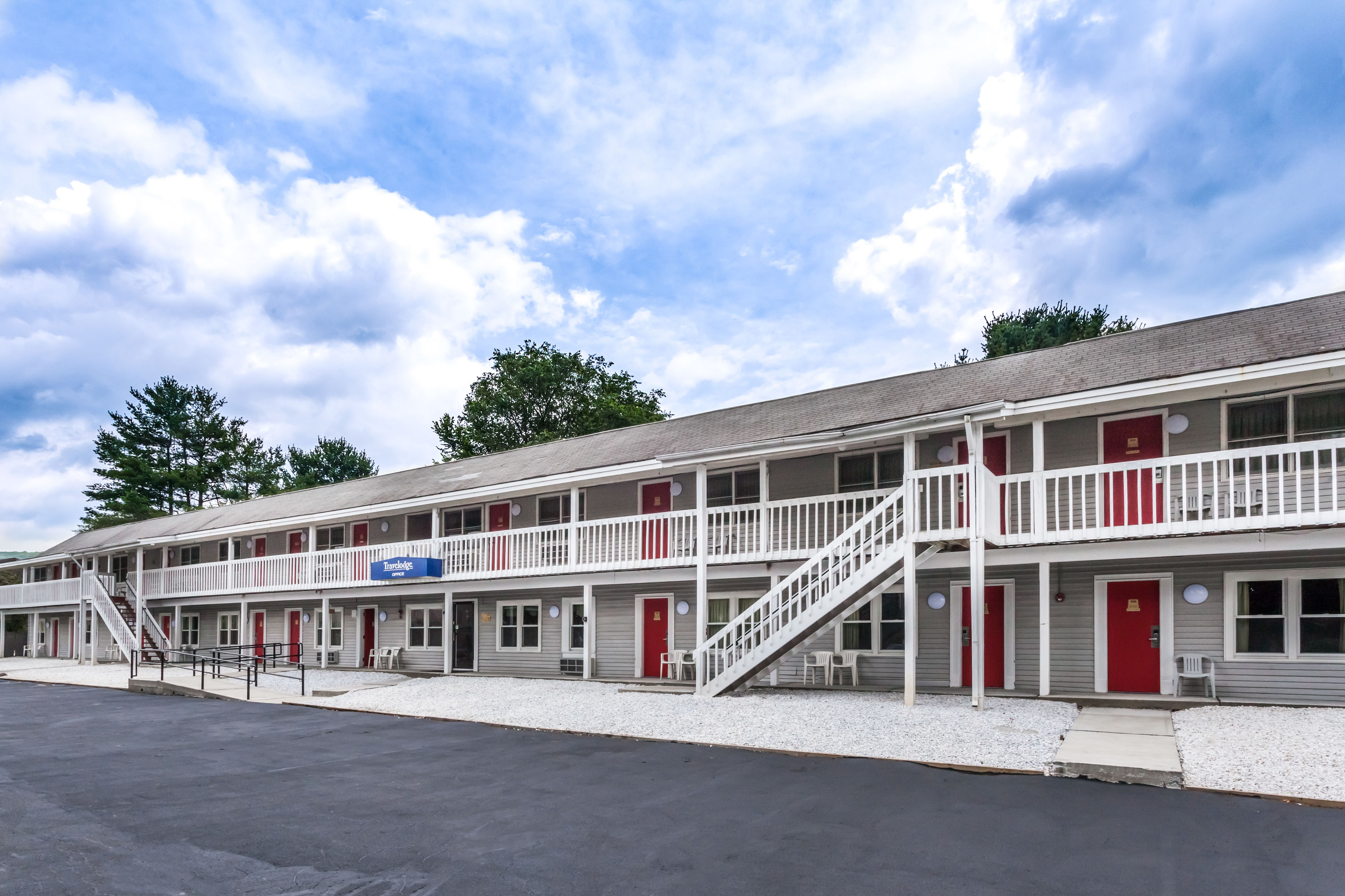 Exterior Day Image of Travelodge by Wyndham Great Barrington Berkshires hotel in Great Barrington, Massachusetts