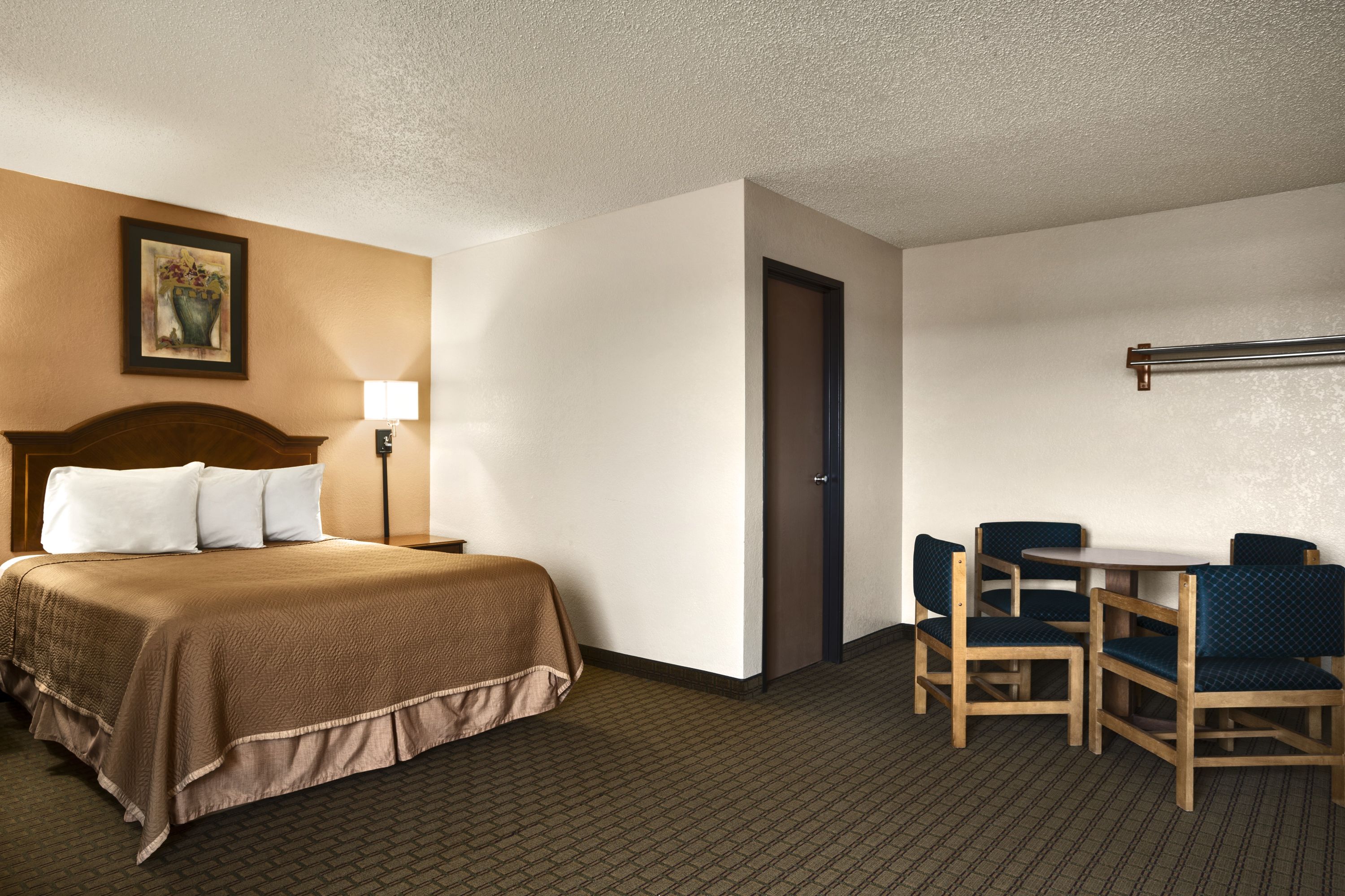 Travelodge by Wyndham Battle Creek suite in Battle Creek, Michigan