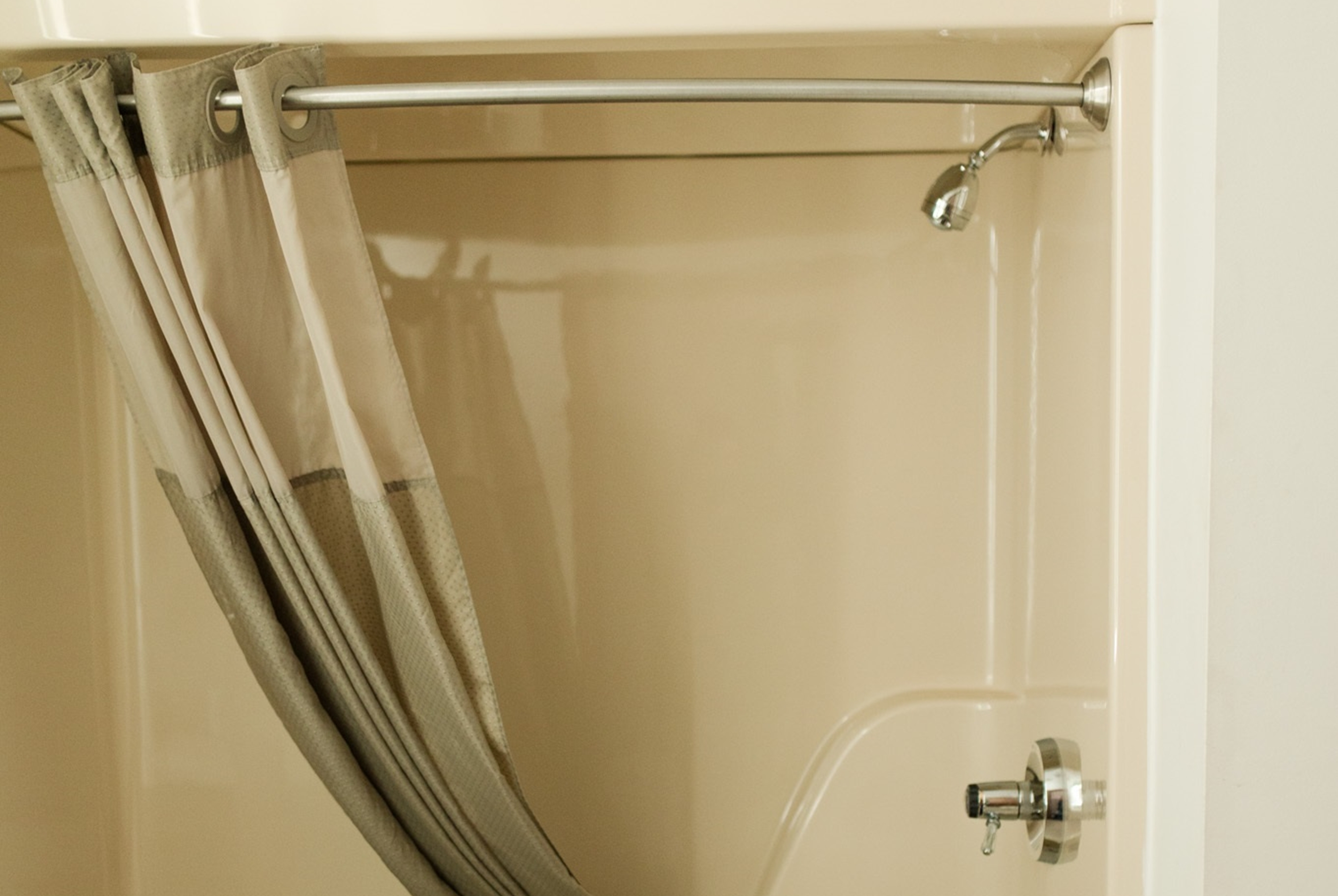 Guest room bath at the Travelodge by Wyndham Escanaba in Escanaba, Michigan