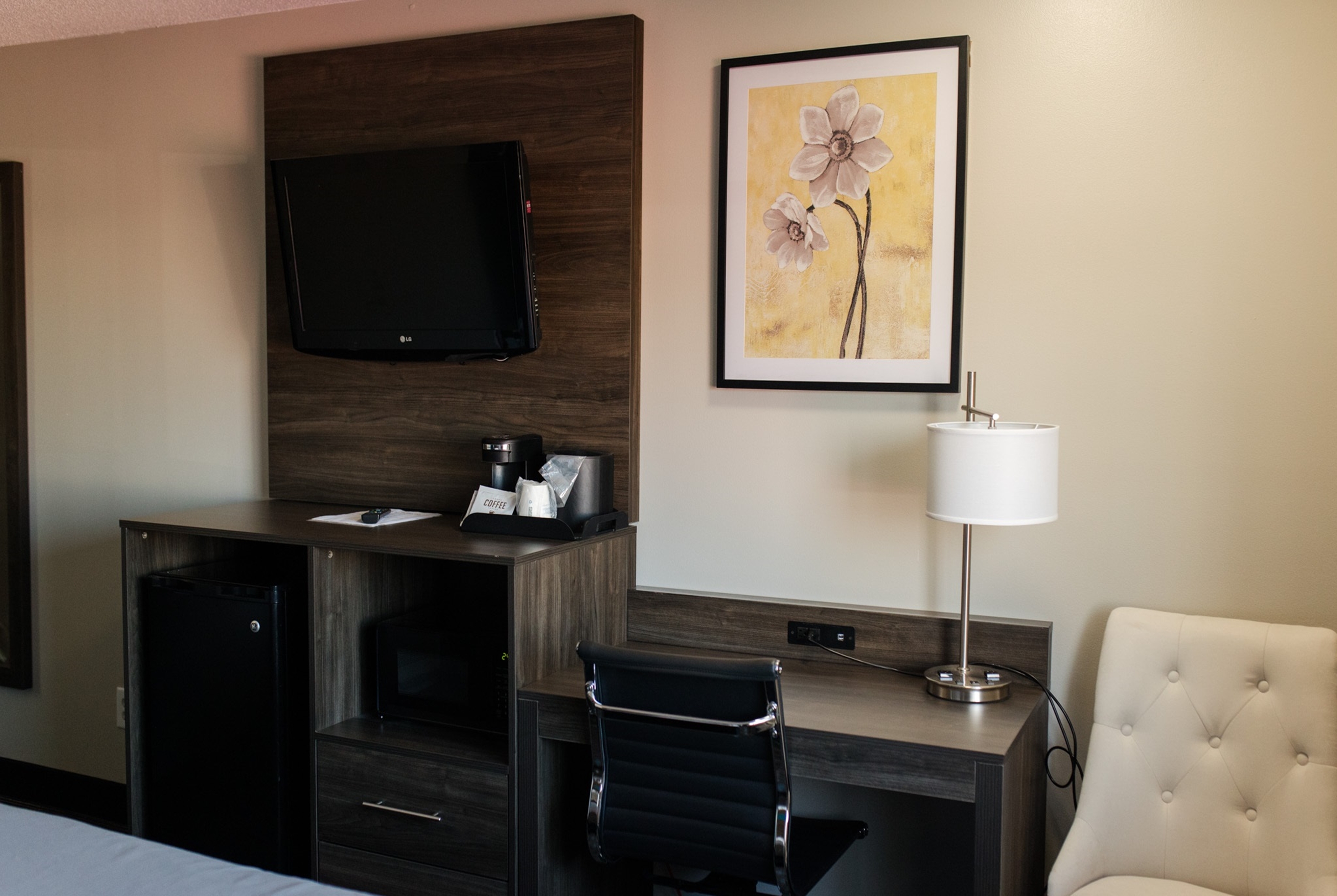 Guest room at the Travelodge by Wyndham Escanaba in Escanaba, Michigan