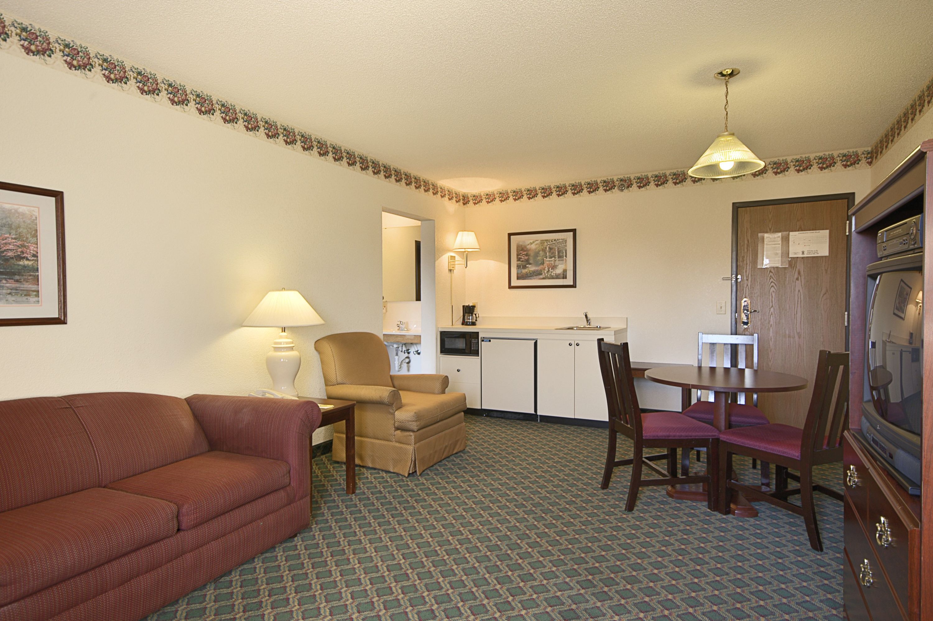 Travelodge by Wyndham Hudsonville suite in Hudsonville, Michigan