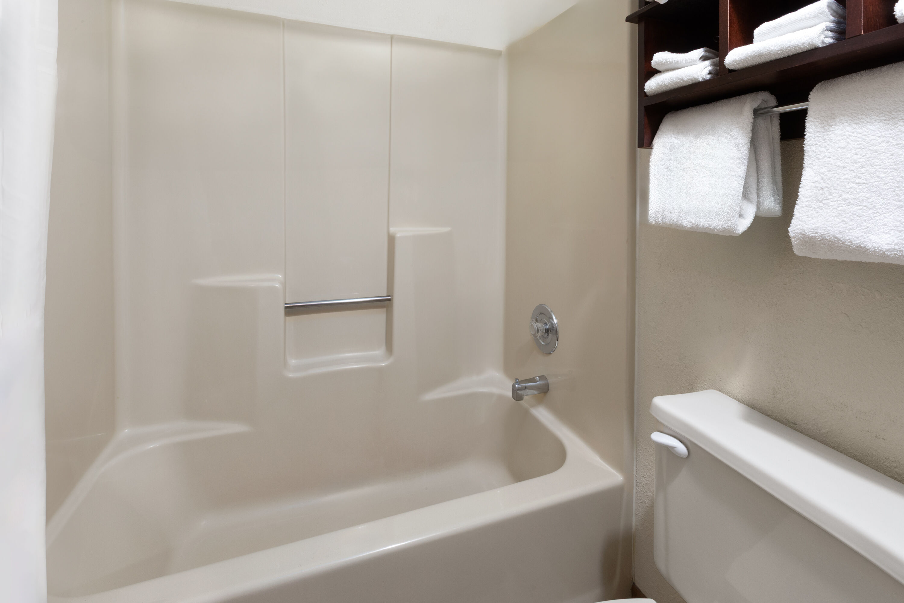 Guest room bath at the Travelodge by Wyndham Ishpeming/Marquette in Ishpeming, Michigan