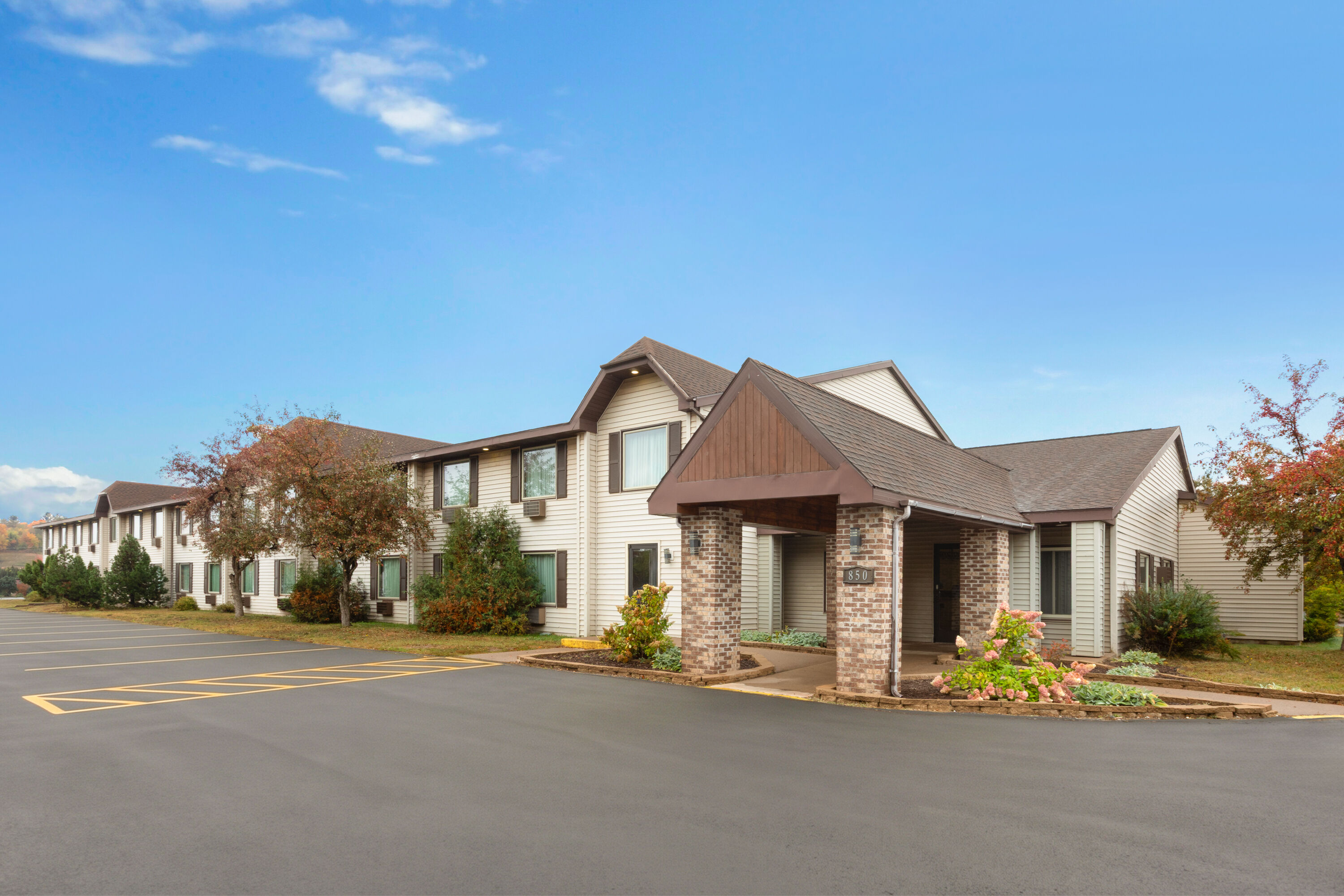 Exterior Day Image of Travelodge by Wyndham Ishpeming/Marquette hotel in Ishpeming, Michigan