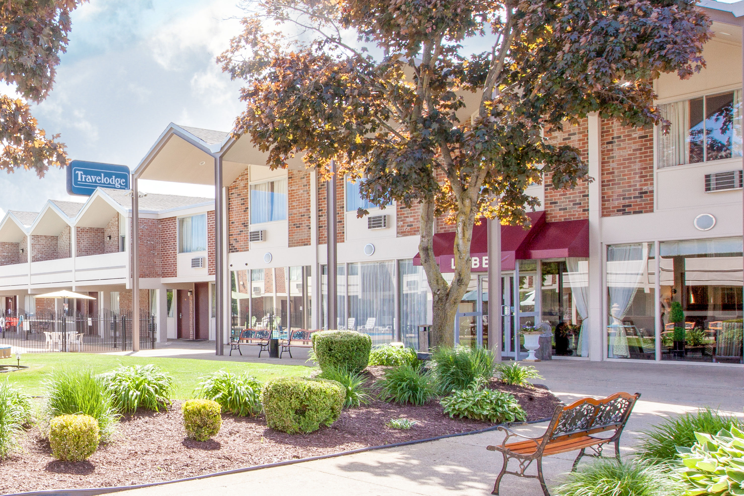 Exterior Day Image of Travelodge by Wyndham Jackson hotel in Jackson, Michigan