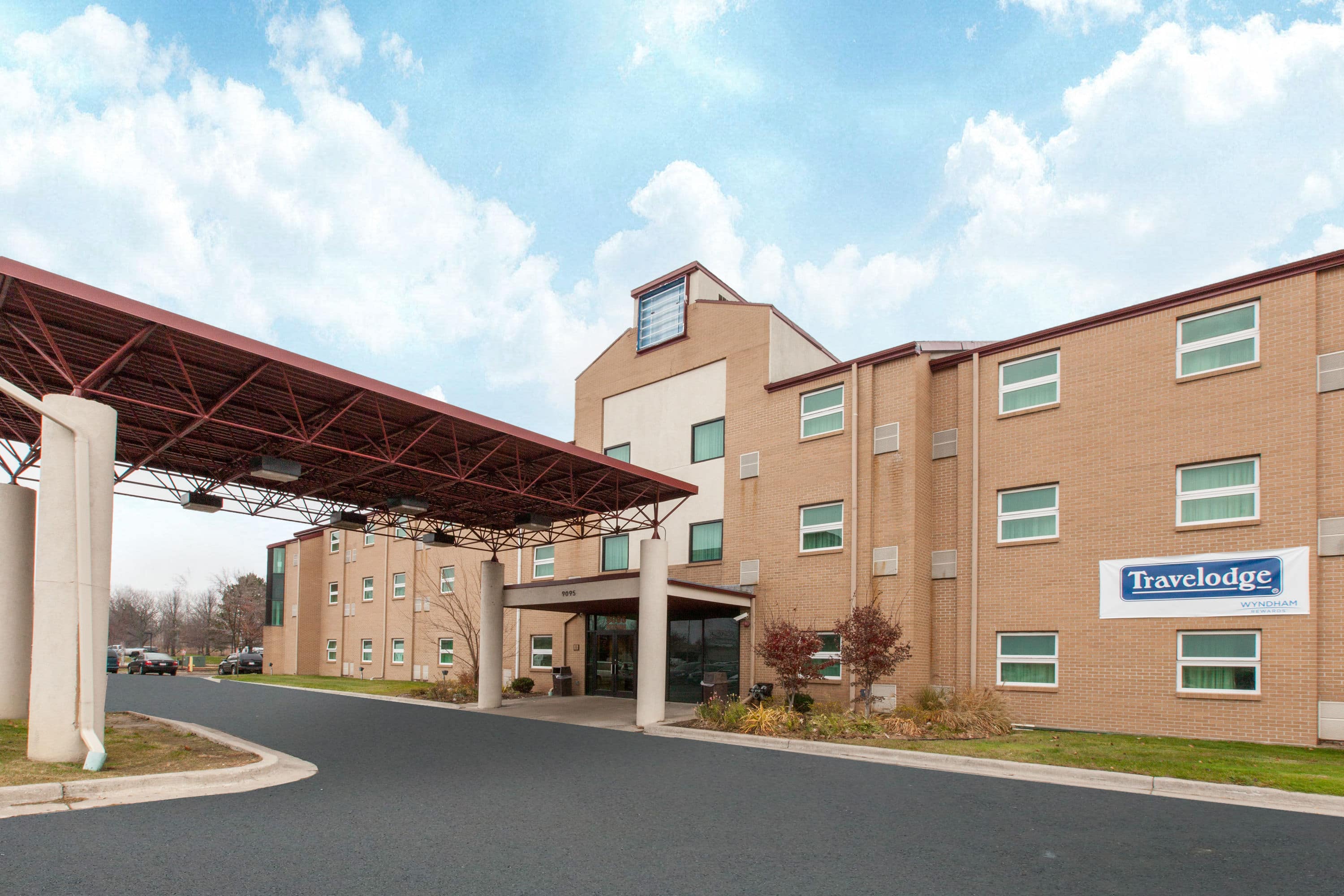 hotels in romulus mi with jacuzzi