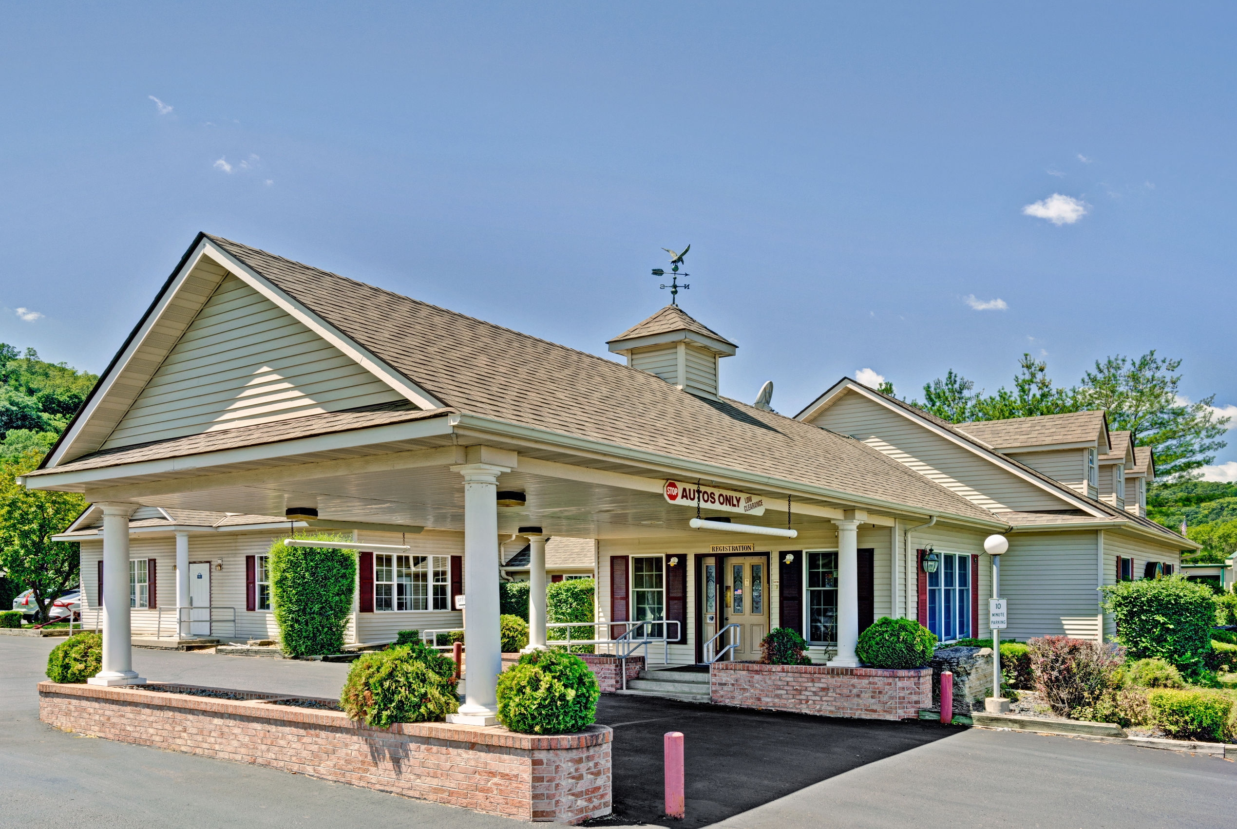 Exterior of Travelodge by Wyndham Red Wing hotel in Red Wing, Minnesota