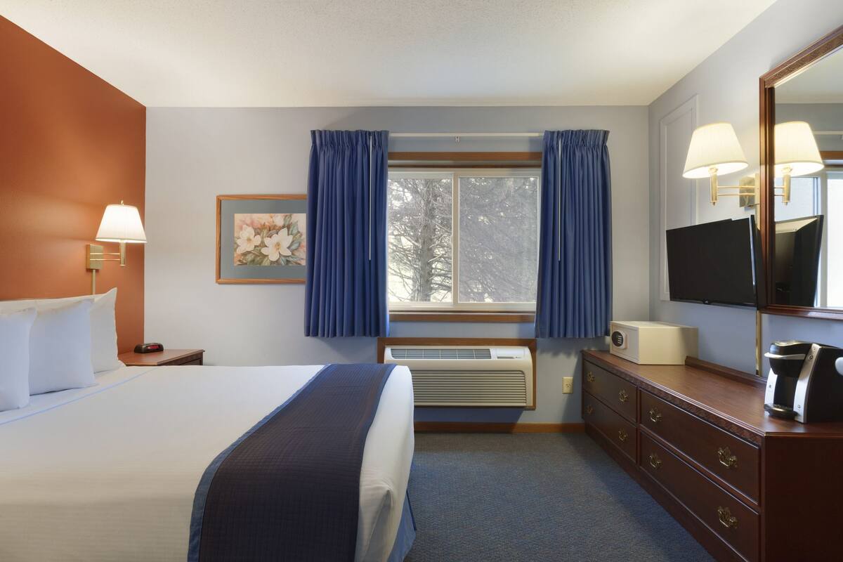 Travelodge by Wyndham Motel of St Cloud | Saint Cloud, MN Hotels