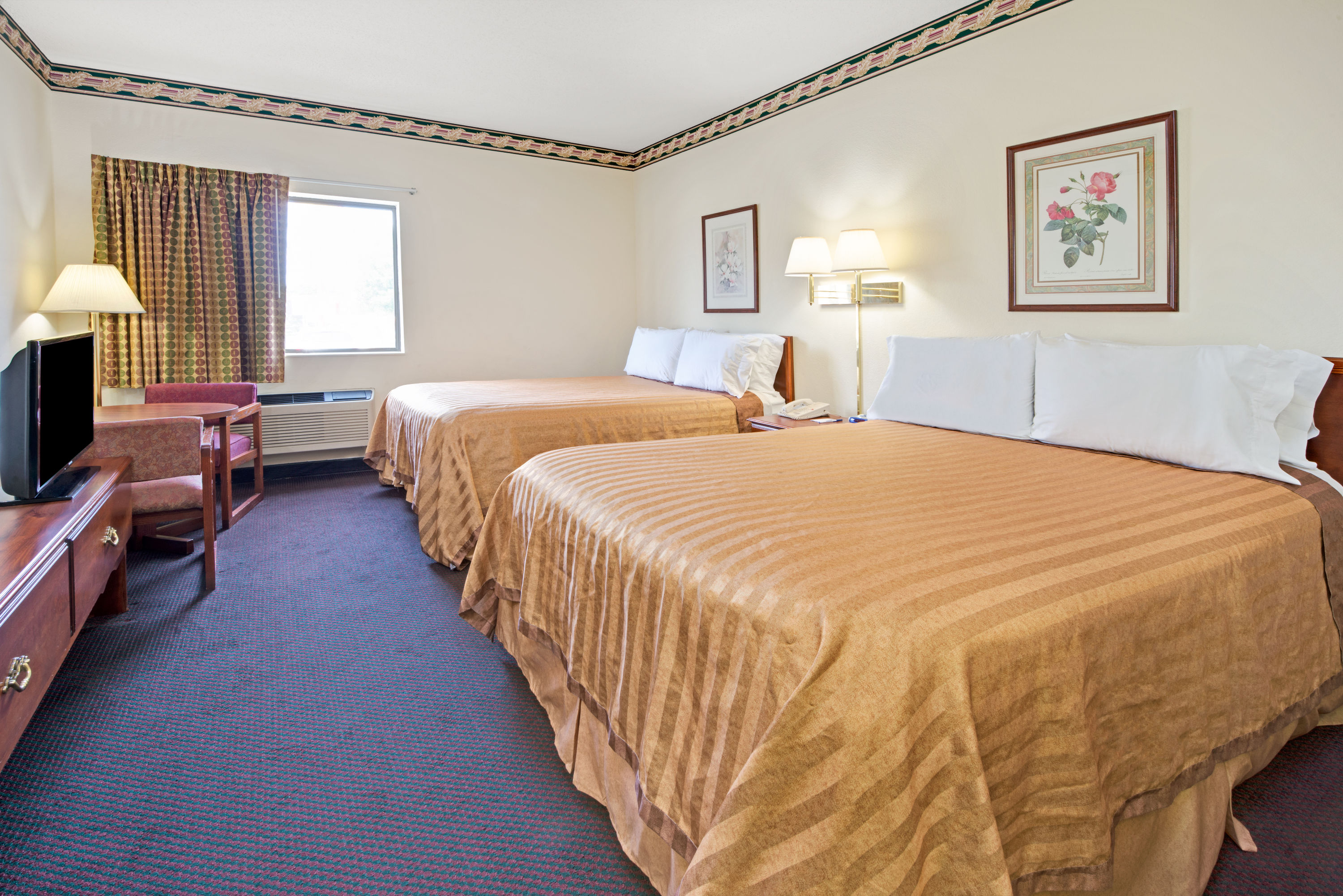 Travelodge By Wyndham St Louis Berkeley Mo Hotels