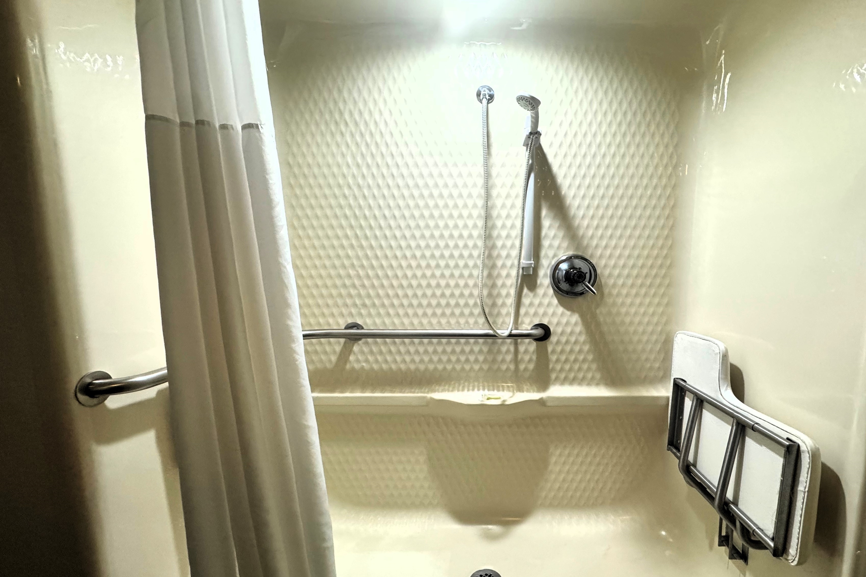 Guest room bath at the Travelodge by Wyndham Flowood/Jackson/Airport North in Flowood, Mississippi