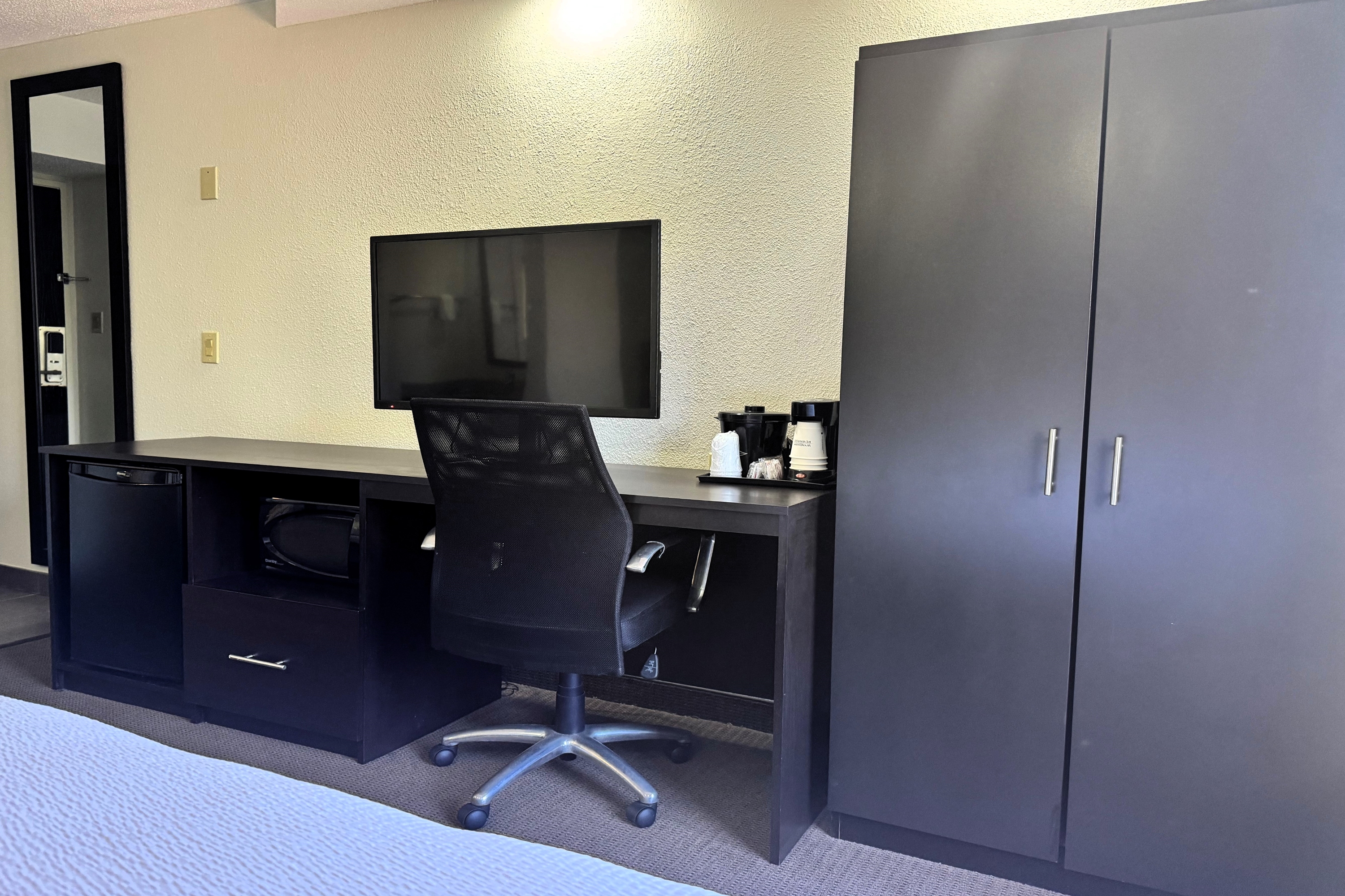 Guest room at the Travelodge by Wyndham Flowood/Jackson/Airport North in Flowood, Mississippi