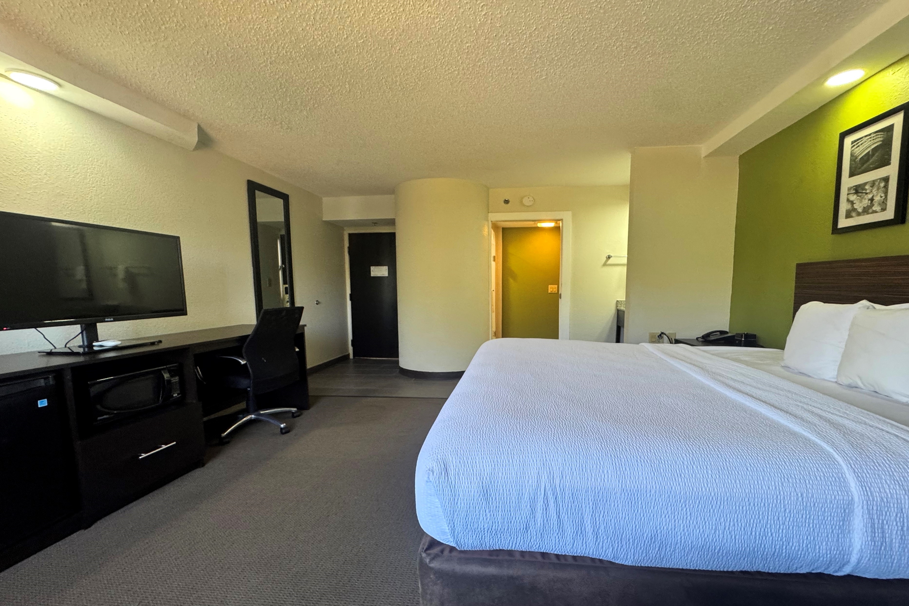 Guest room at the Travelodge by Wyndham Flowood/Jackson/Airport North in Flowood, Mississippi