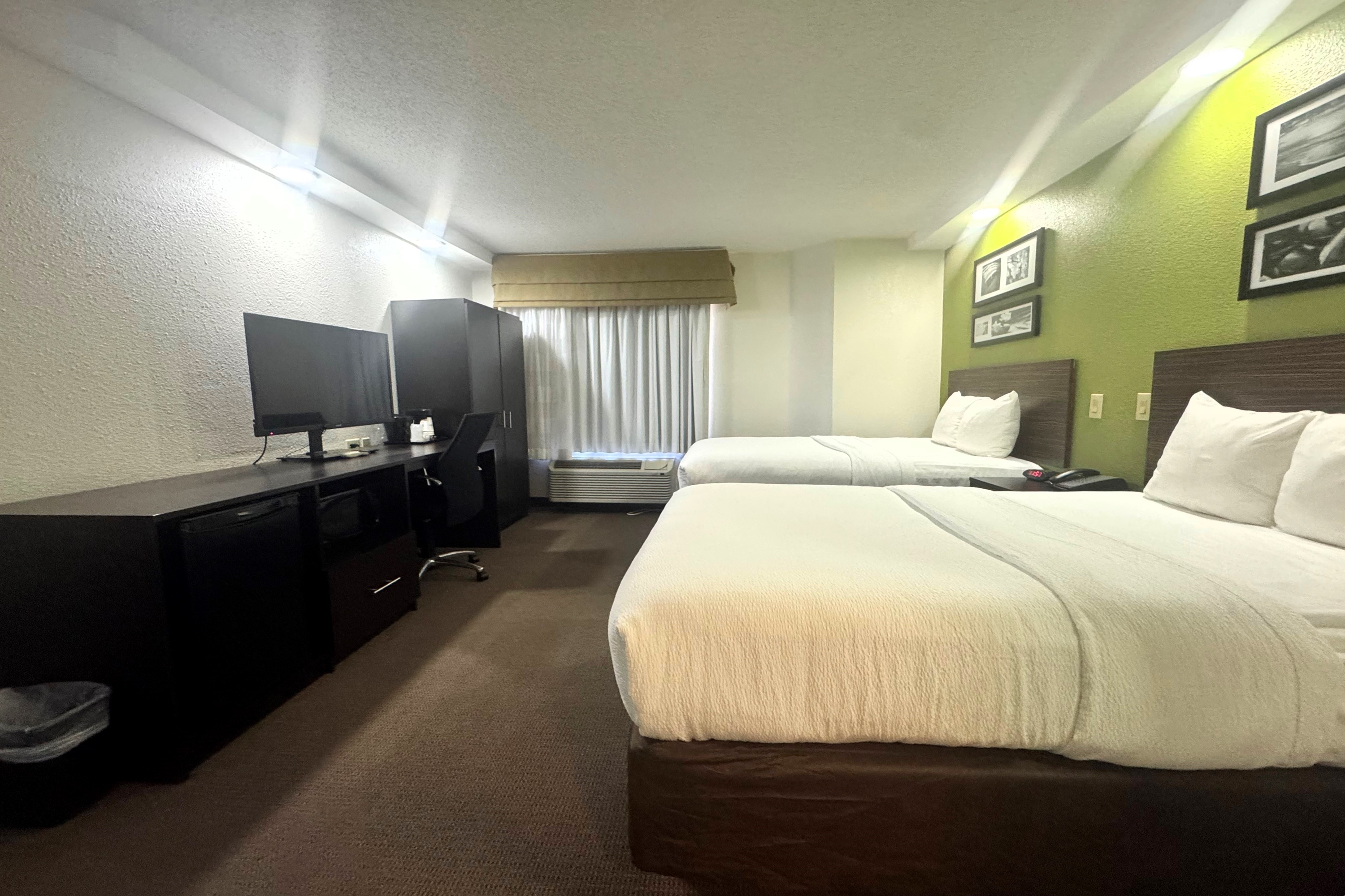 Guest room at the Travelodge by Wyndham Flowood/Jackson/Airport North in Flowood, Mississippi
