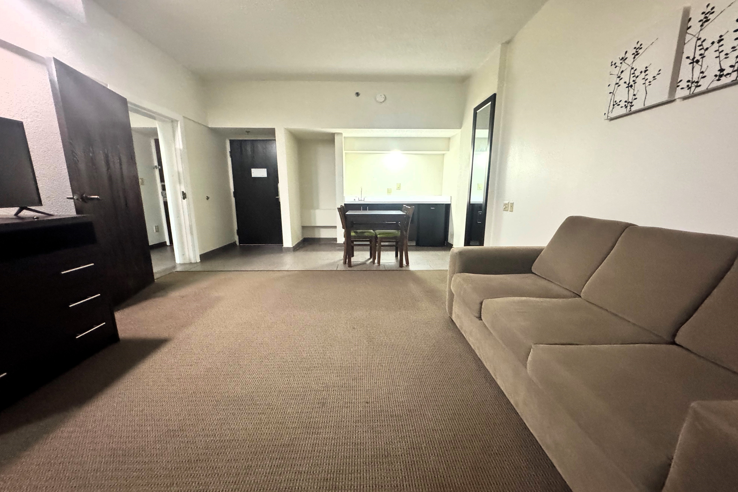 Guest room at the Travelodge by Wyndham Flowood/Jackson/Airport North in Flowood, Mississippi